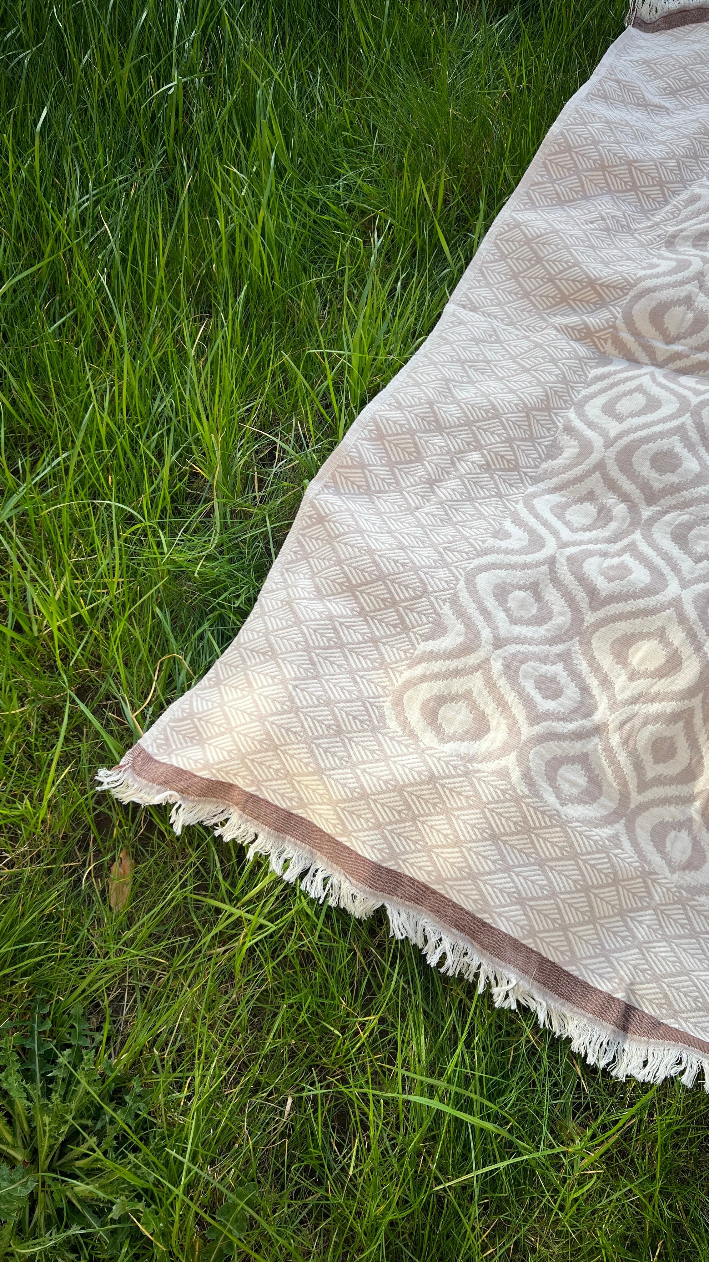 beige_brown_throw_3.jpg