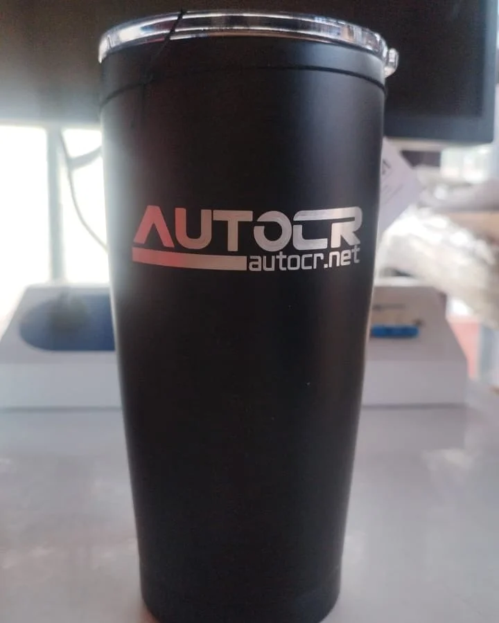 Termo con grabado láser de logo personalizado
