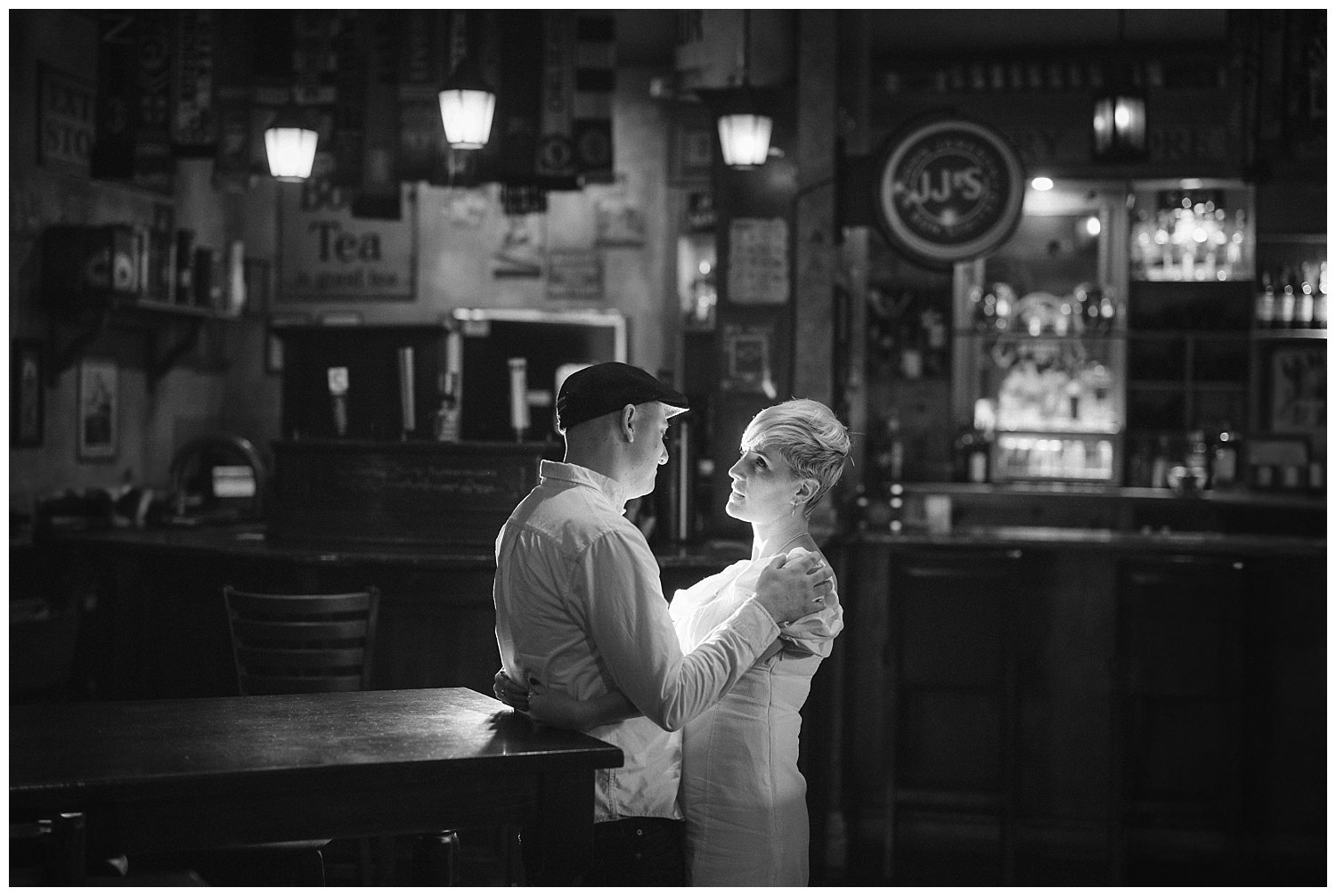 fado-irish-pub-engagement-session-robb-mccormick-photography_0009.jpg
