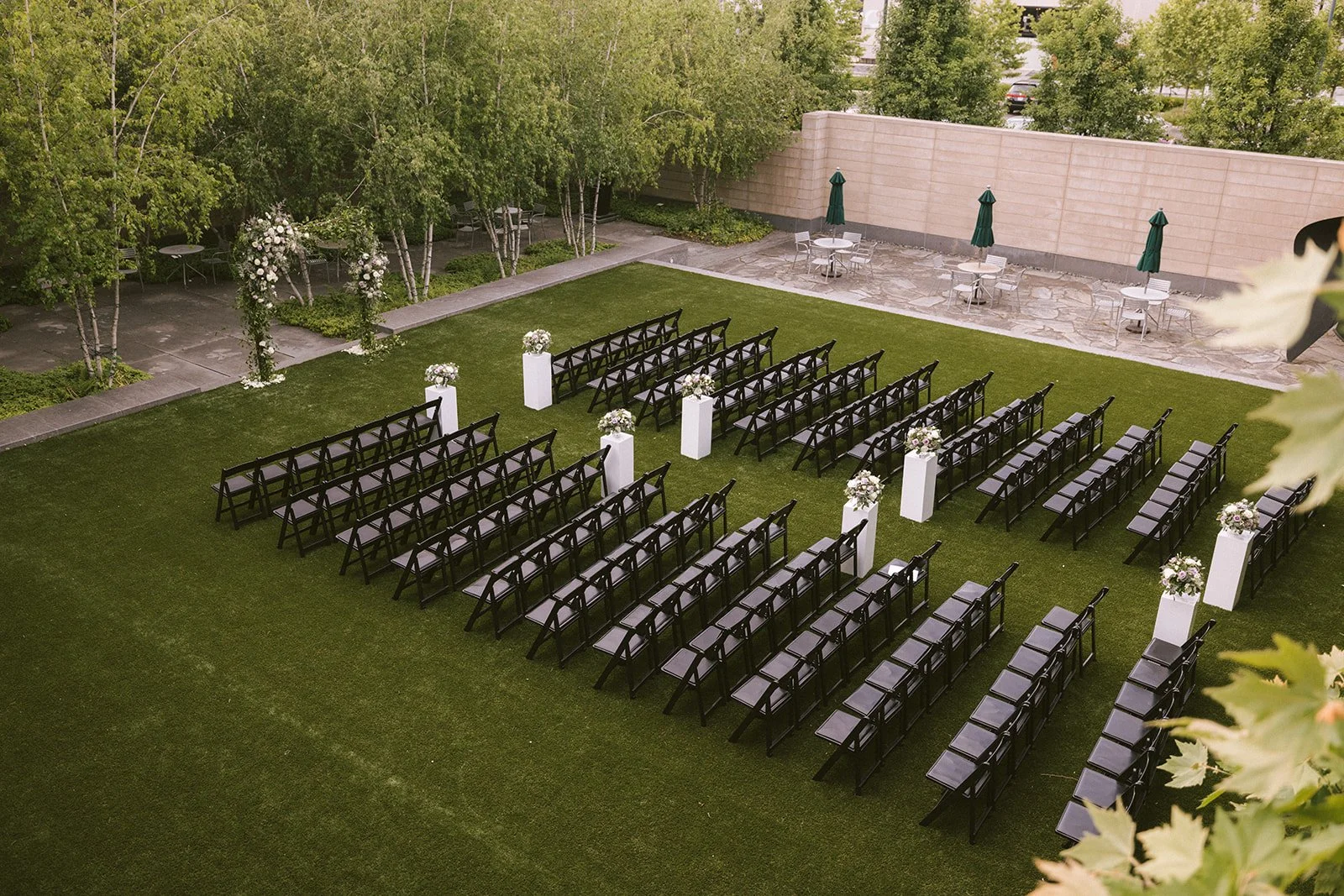 Outdoor wedding ceremony seating on the lawn of the Patricia M. Jurgensen Sculpture Garden at the Columbus Museum of Art