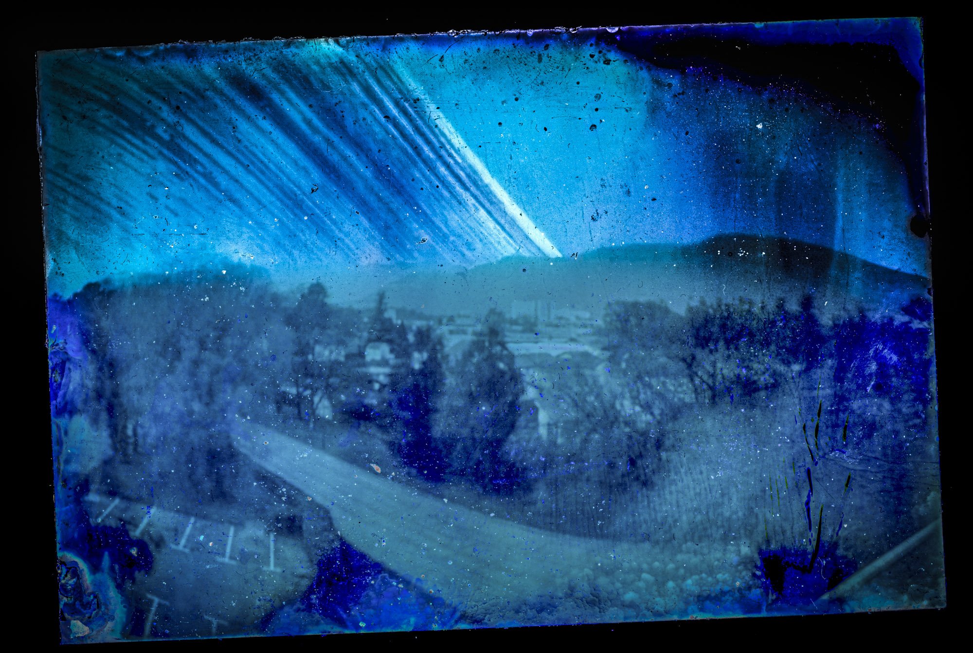 Vue sur le Vercors/Bastille de Grenoble.
6 mois d'exposition - OUEST