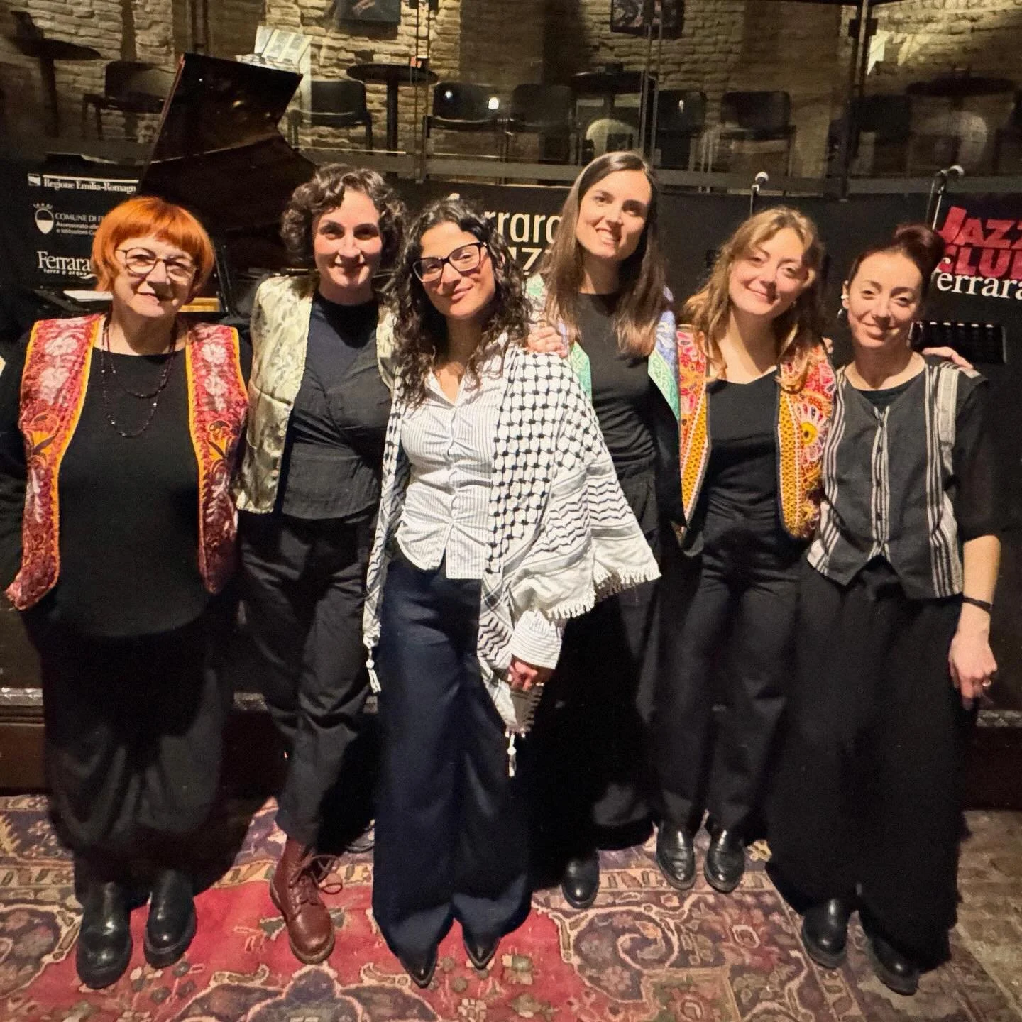Domenica sera sul palco del @jazzclubferrara abbiamo portato verit&agrave;, unione, fiducia. 🕊️
Mi auguro che questo concerto porti tanta fortuna alle protagoniste della serata: 
@sara.abushaireh (voce solista)
@_inner_speaker_ , @claudia.infetti e 