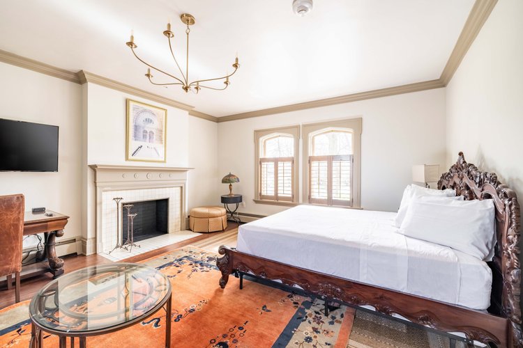 THE INN — Willoughby House | Inn and Restaurant