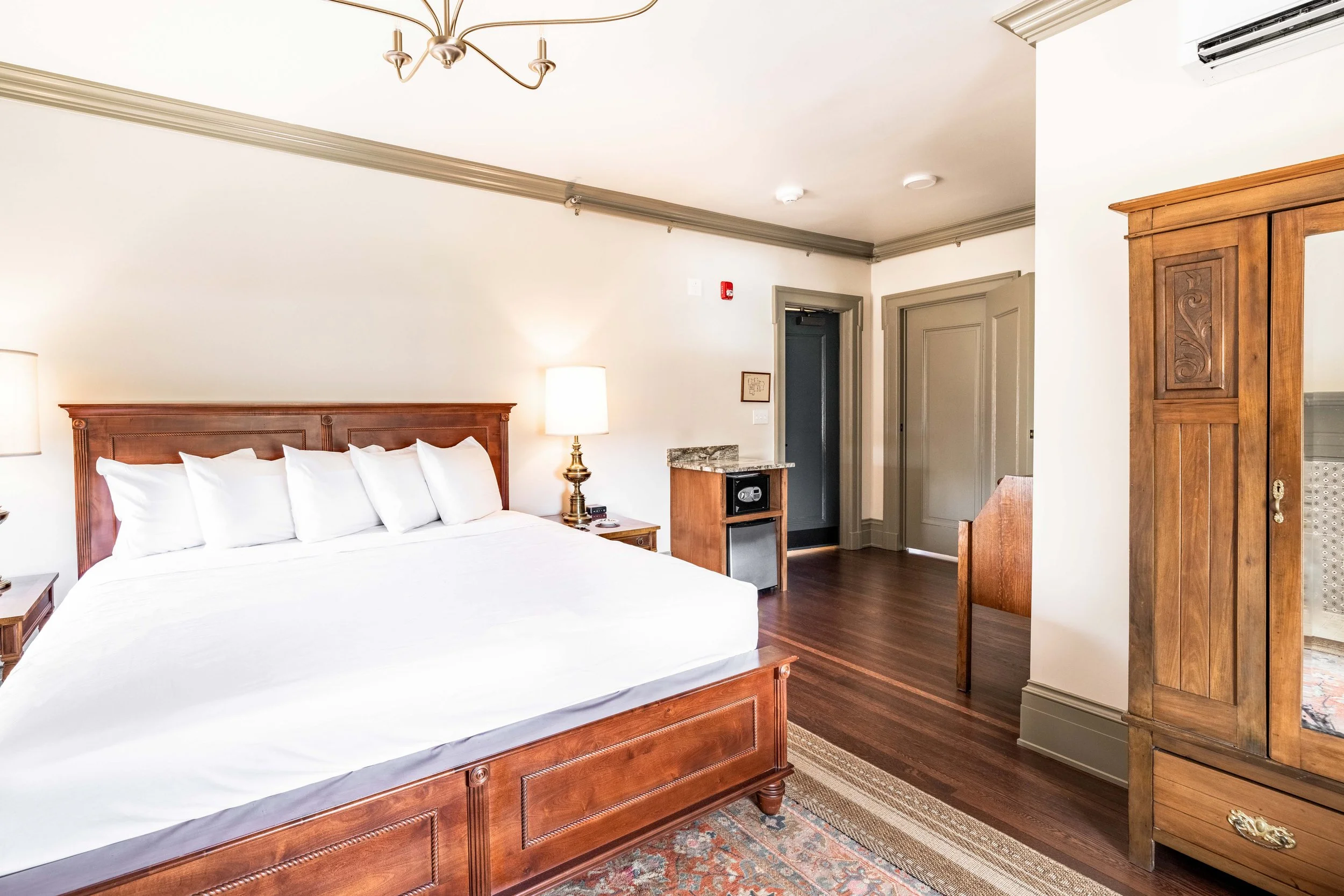 THE INN — Willoughby House | Inn and Restaurant