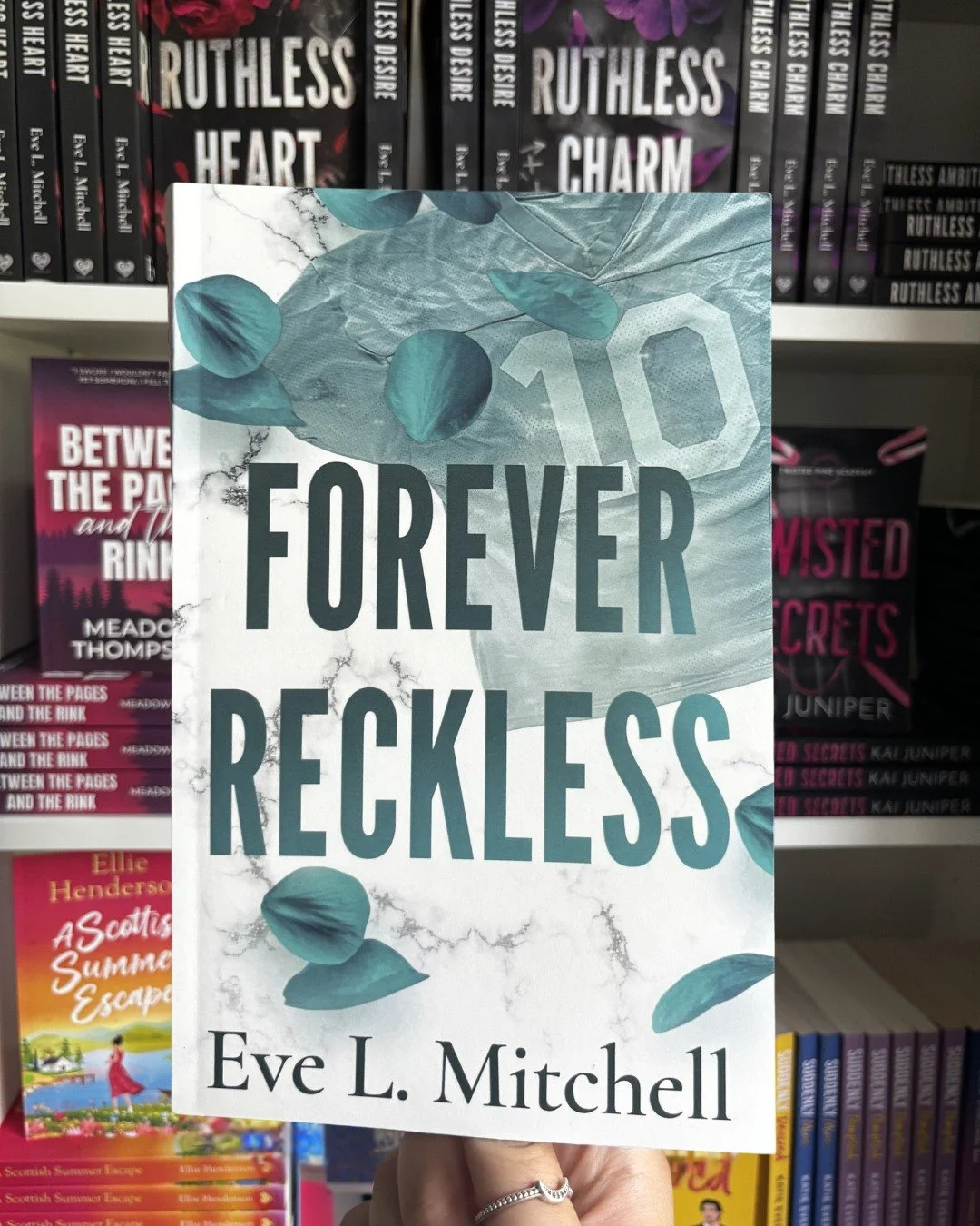 It&rsquo;s officially OUT NOW . . . and it&rsquo;s everything you&rsquo;ve been waiting for 👀

📖 FOREVER RECKLESS by Eve L. Mitchell
🔗 Link in bio
📚 Available on Kindle Unlimited

🖤 Morally grey MMC
🏈 Sports romance
🖤 Enemies-to-lovers
🏈 Oppo