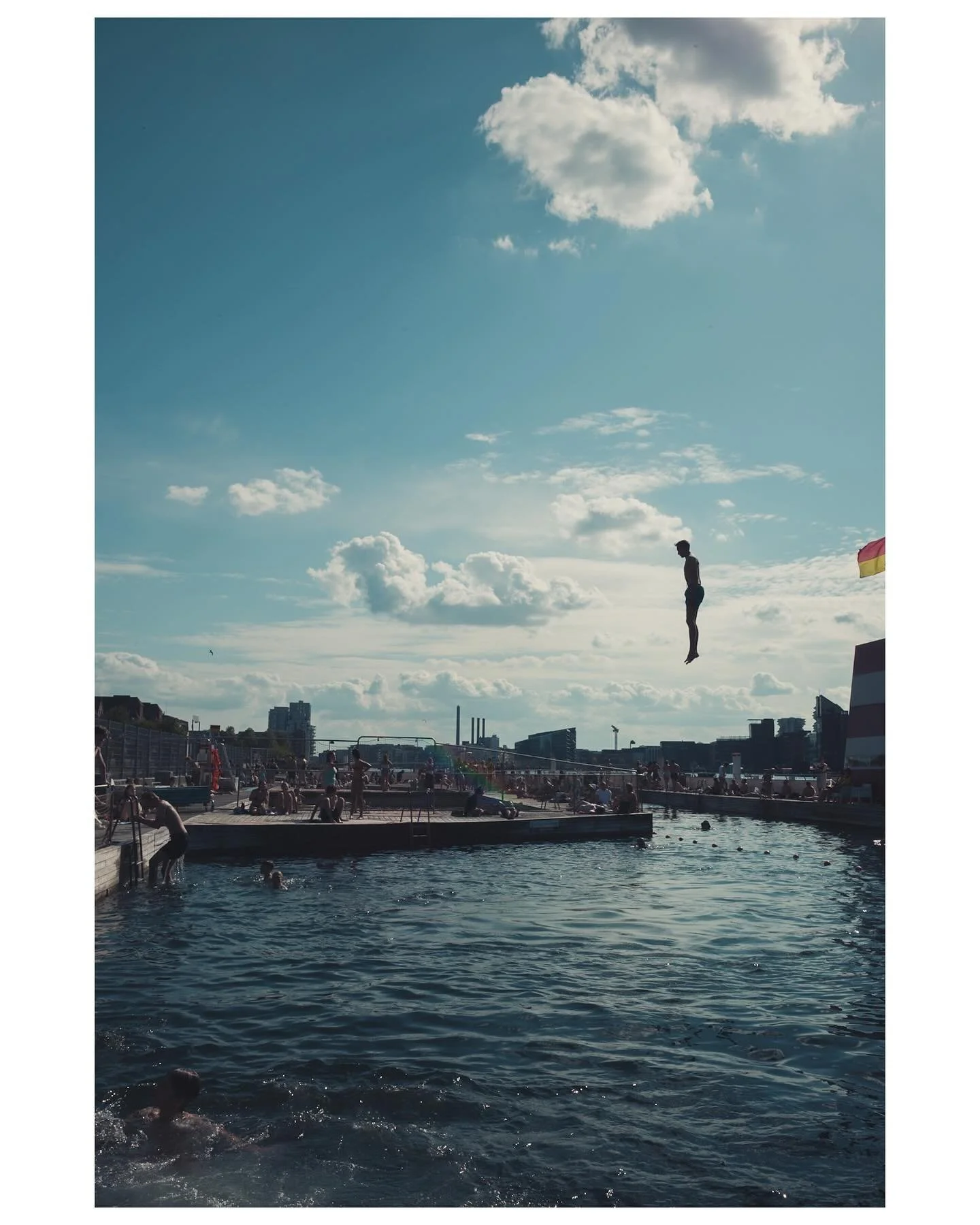 The first bits of summer in Copenhagen
.
.
.
.
.
.
.

#streetphotography
#thinkverylittle
#everybodystreet
#ourstreets
#street_me_up
#tdmmag
#street_avengers
#bnw_demand
#dreaminstreets
#SPiCollective
#SPi_Weather
#SPi_Action
#tdmmag
#streetphotograp
