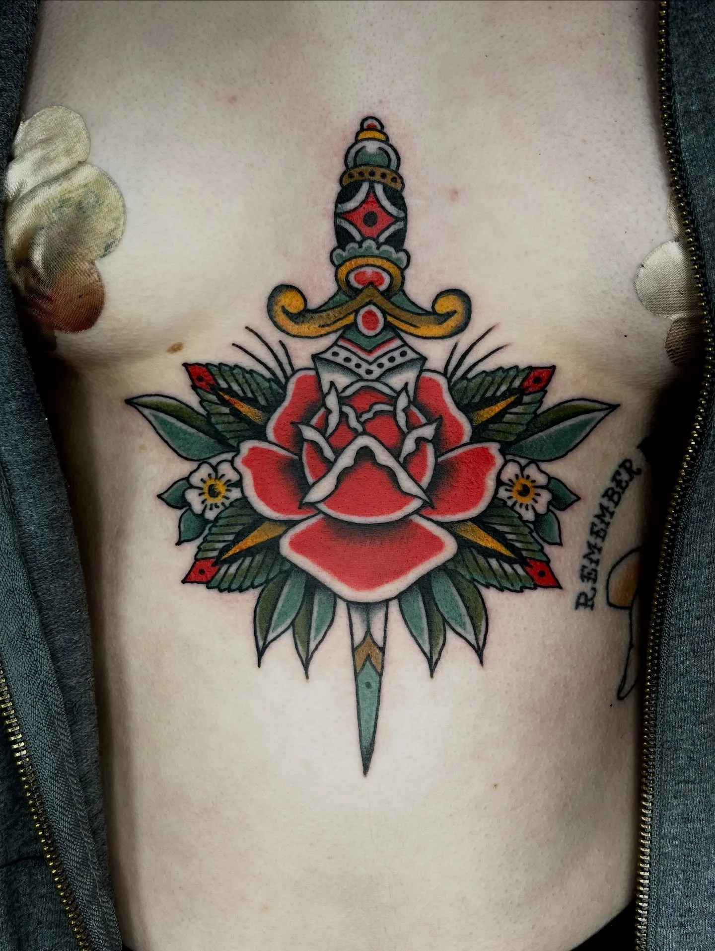 NINA WAS STRONG AS HELL! Sat like a rock for this one shot @enso_tattoo THANK YOU SO MUCH. Link in bio to book or DM questions 🫶🏻