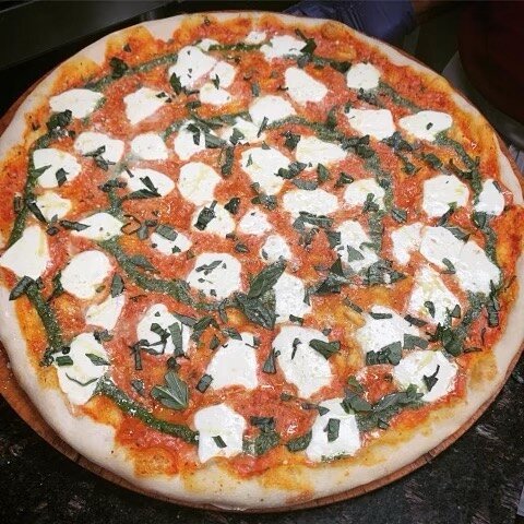 Mmmm. Come stop in for some delicious pizza 🍕 #pizza #pizzalovers #onebite #norwalk #newcanaan #westport #wilton #classicapizza #cteats #heynorwalk #heystamford #stamford #bestpizza #fcfoodie #cteats #cteatsout #norwalkdmv #heystamford