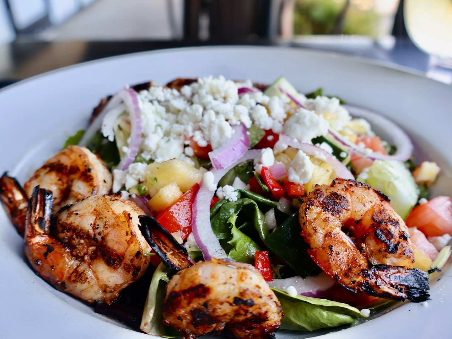 When you want something light but still packed with flavor.
Our Tropical Greek Salad is loaded with grilled chicken, shrimp, mixed greens, cucumber-pineapple salsa, and feta cheese. It’s giving island vibes with a Mediterranean twist.
#jamai