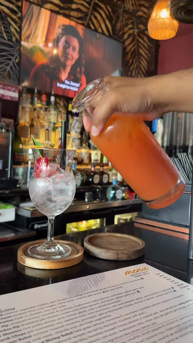 Step 1: Pour.
Step 2: Sip.
Step 3: Share. (if you must)
Step 4: Repeat until the island vibes kick in! 😉
Tag a friend you’d share your Rum Punch Bottle with!