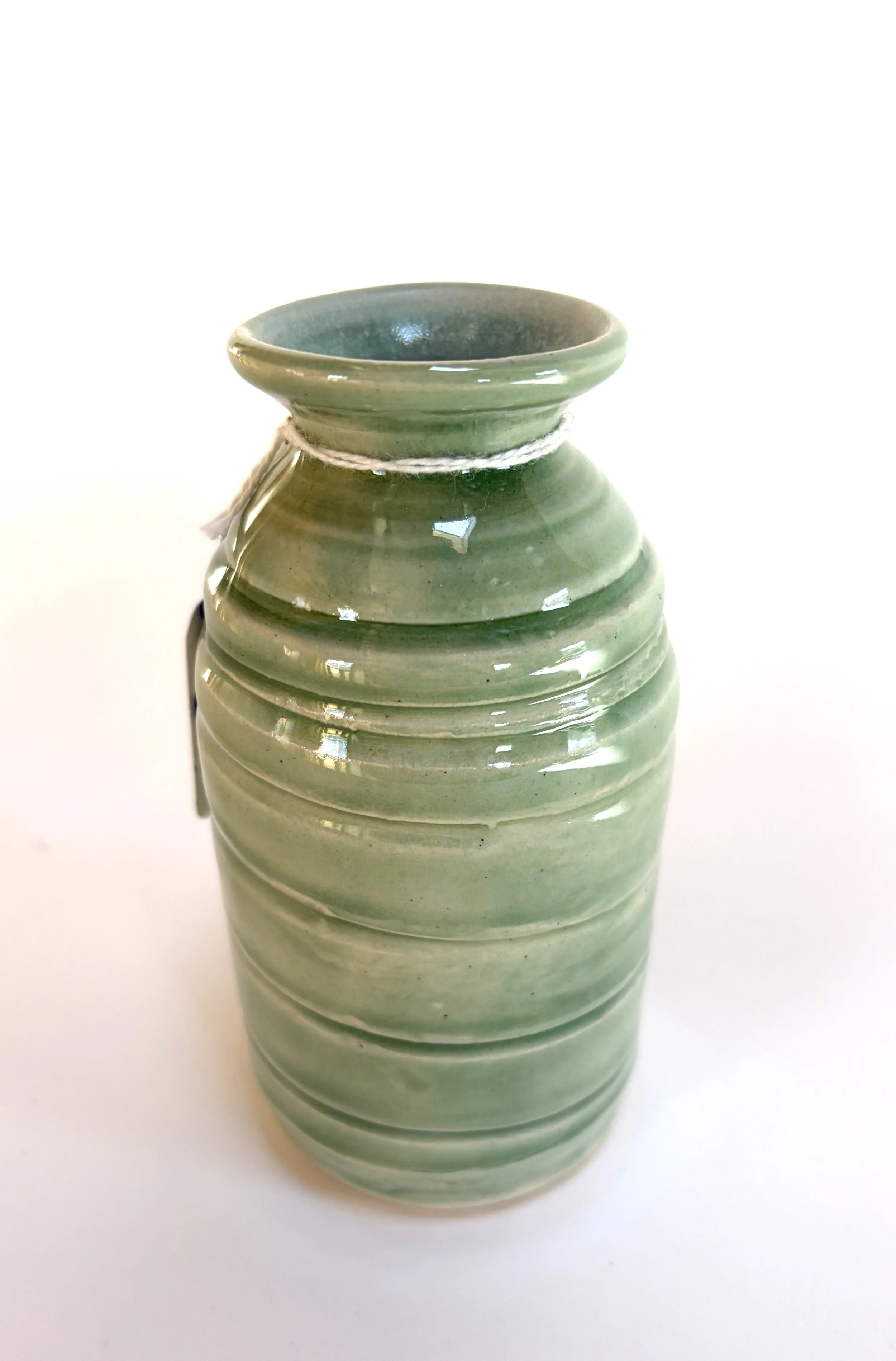 Bud vase with throwing rings