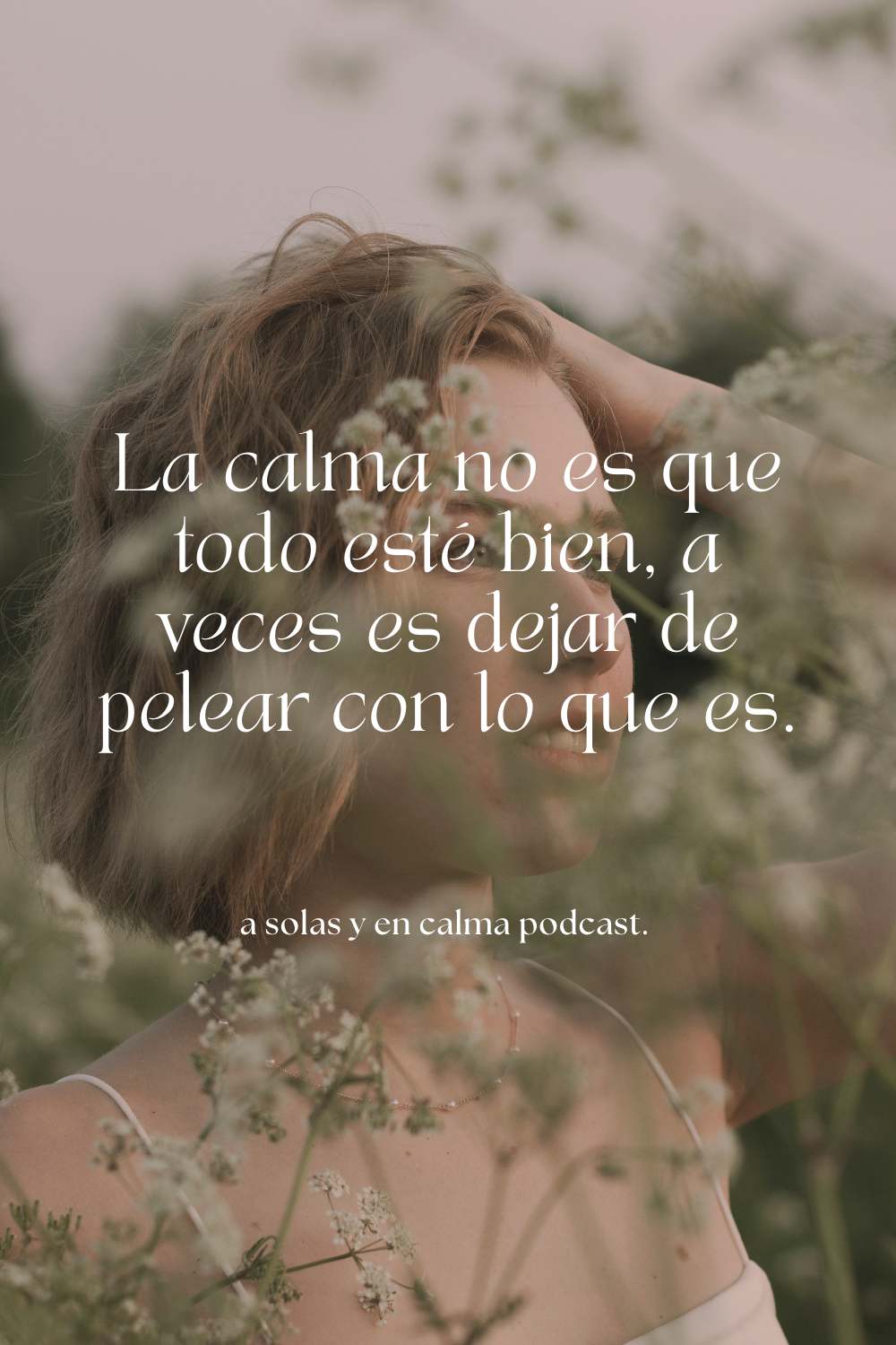 Frase del podcast A solas y en calma sobre aceptar lo que sentimos y dejar de pelear con lo que es