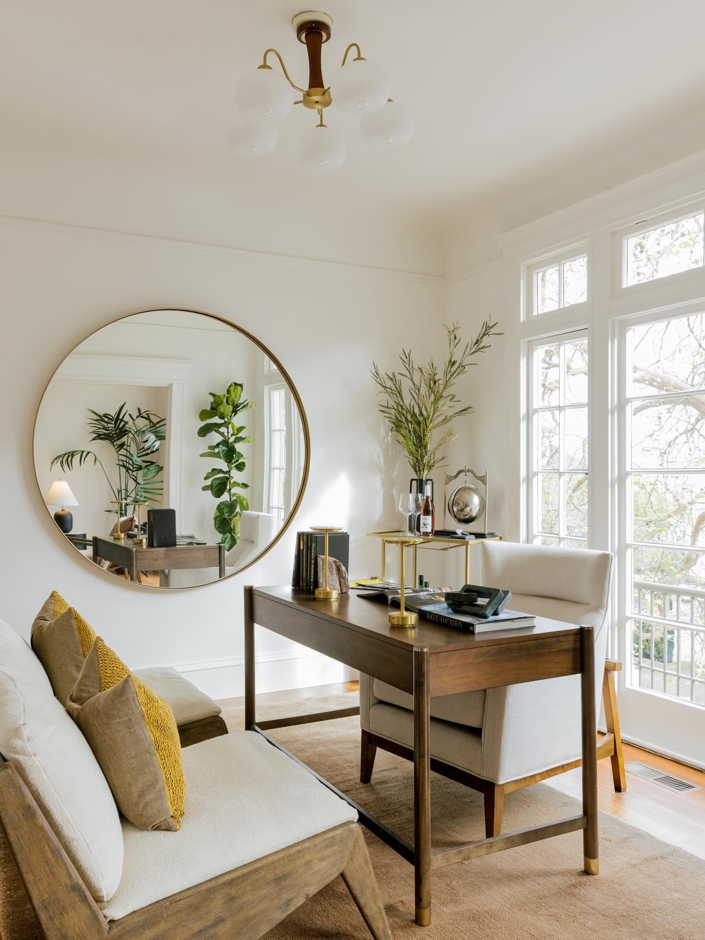 A little dose of sunlight for you on this rainy day. 

#sfre #sfhomestaging #homeoffice #homestaging #resa