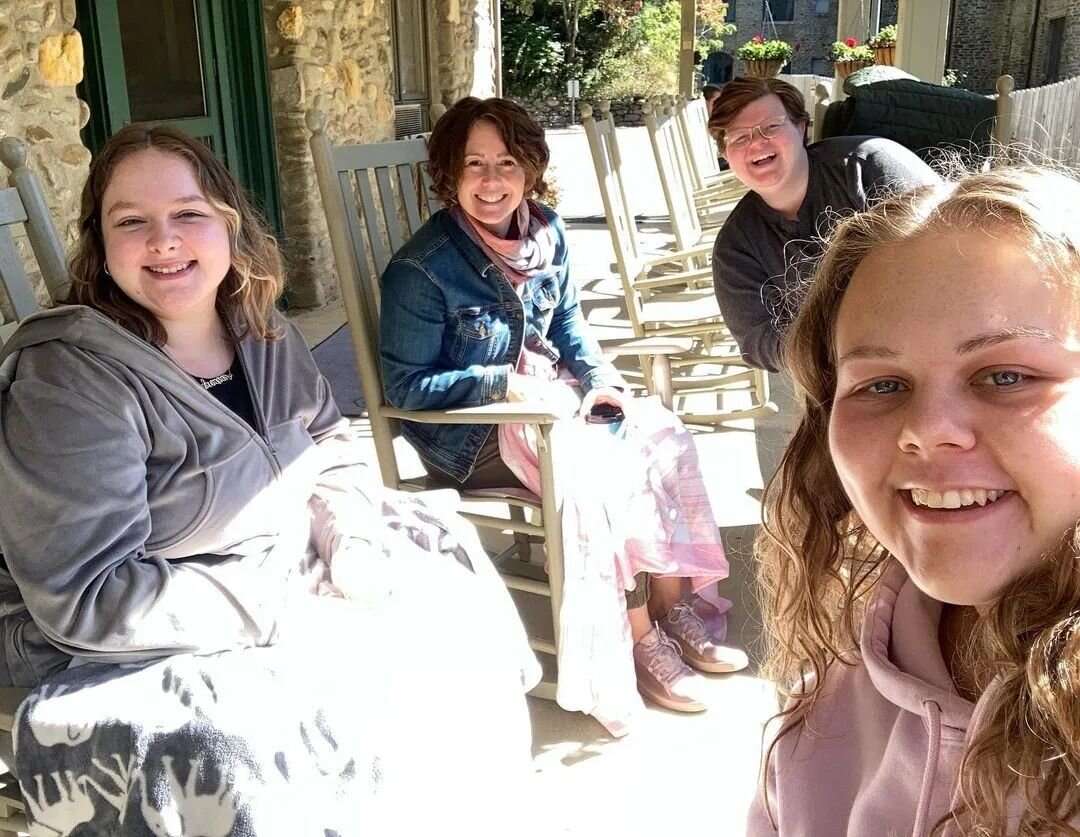 Hey to Hands and Feet of Asheville! 

Check them out-  @ashevilleyav AVL YAVs meet once a week for reflection. The fall weather was beautiful for our weekly chat this morning!  Join us for the 24-25 program year and enjoy the sun 🌞