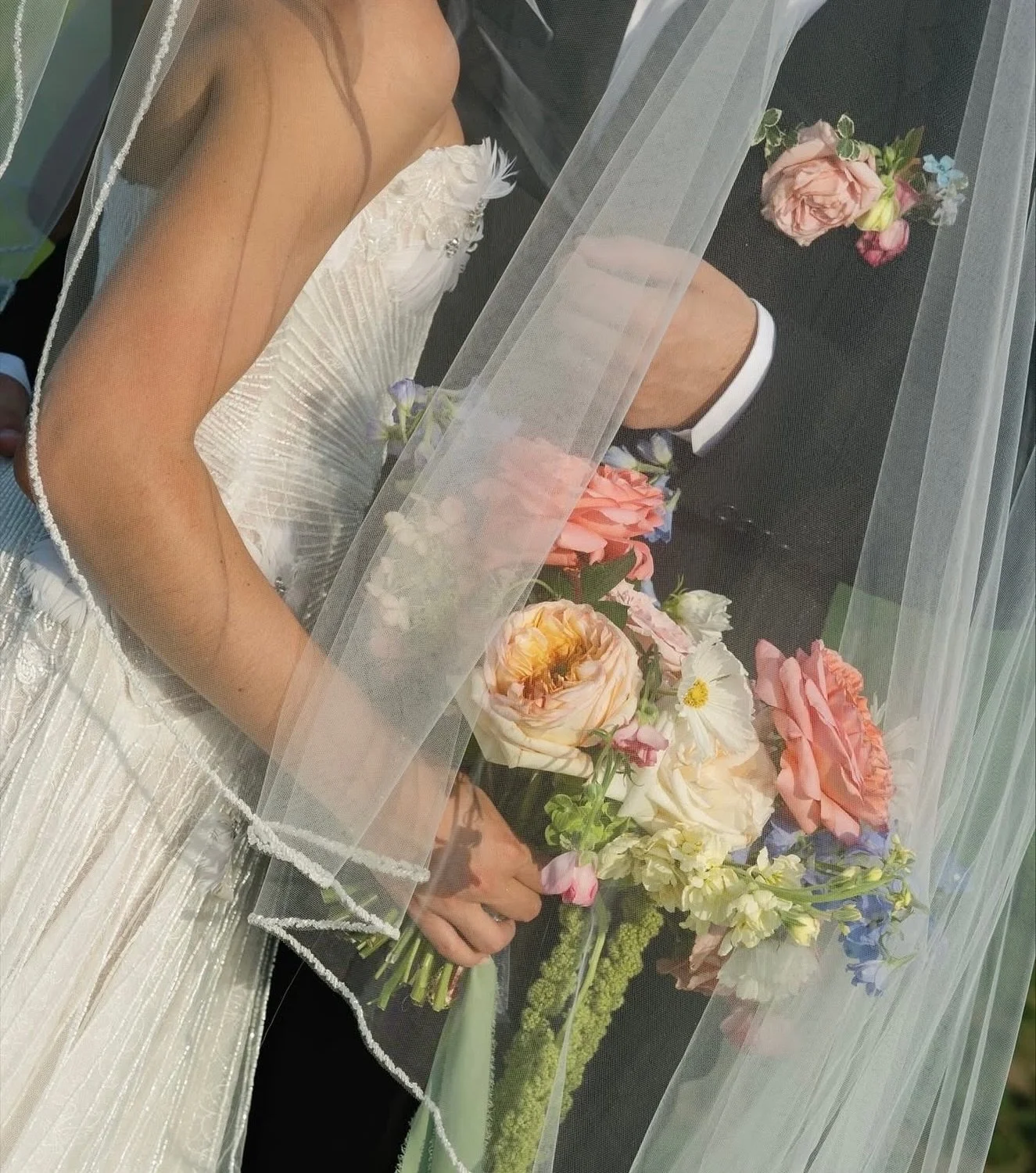 Holding the florals that held all the feelings of the day ✨

A day wrapped in tulle, vows, and flowers that felt everything we felt 🤍

Venue | @libertyhousejc
Photo | @nicolekatherinephoto

#wildfloweressdesignco #newjerseywedding #njwedding #bridet