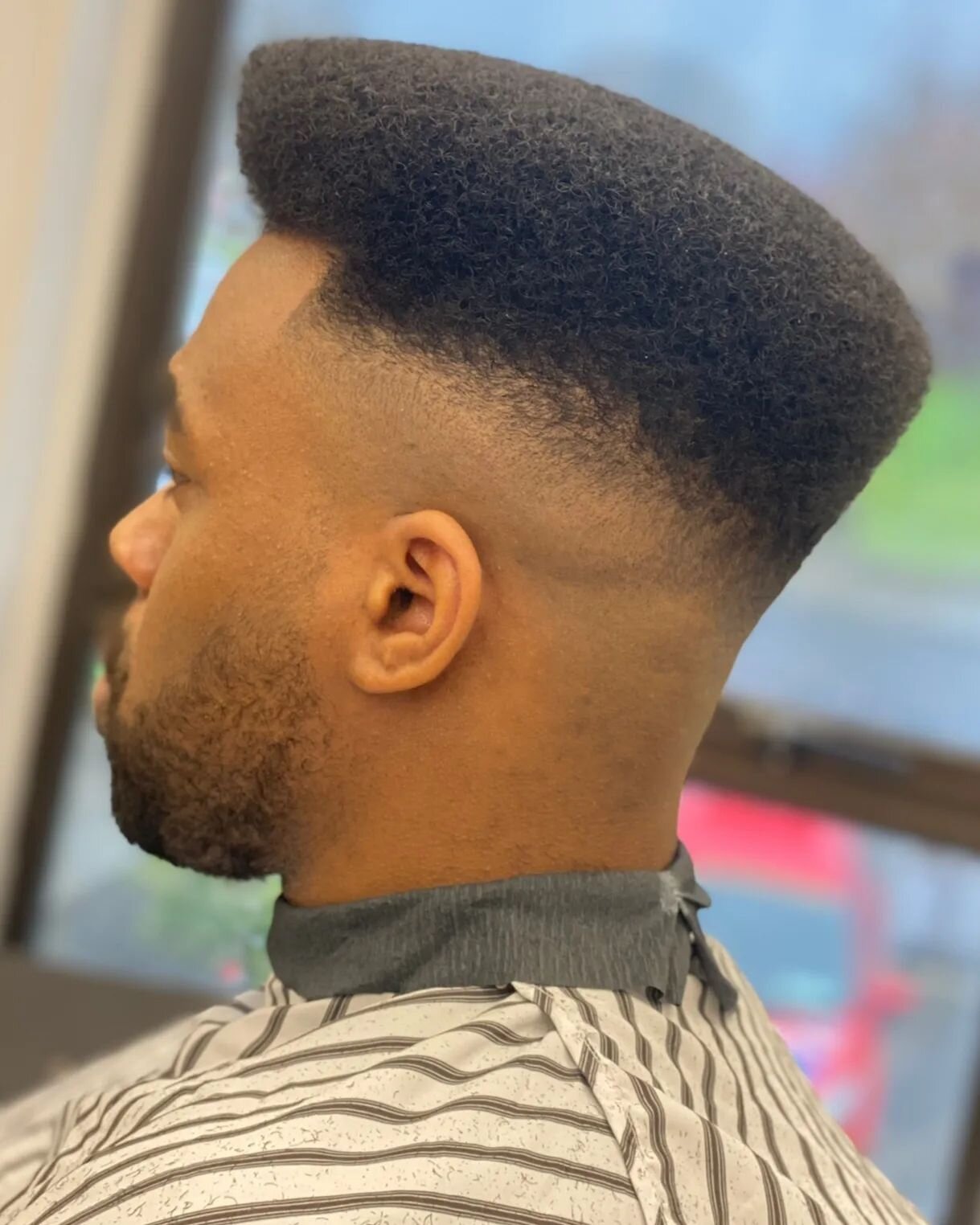 Afro Hair? We got you!
In for a shape up? Line up? 3 step? Low to Hi Fades? Tapers? Designs?
At Fades &amp; Blades we got you covered 😉 

Very own senior barber @henan055 with that master flick of the wrist action making it look too easy.

#barber #