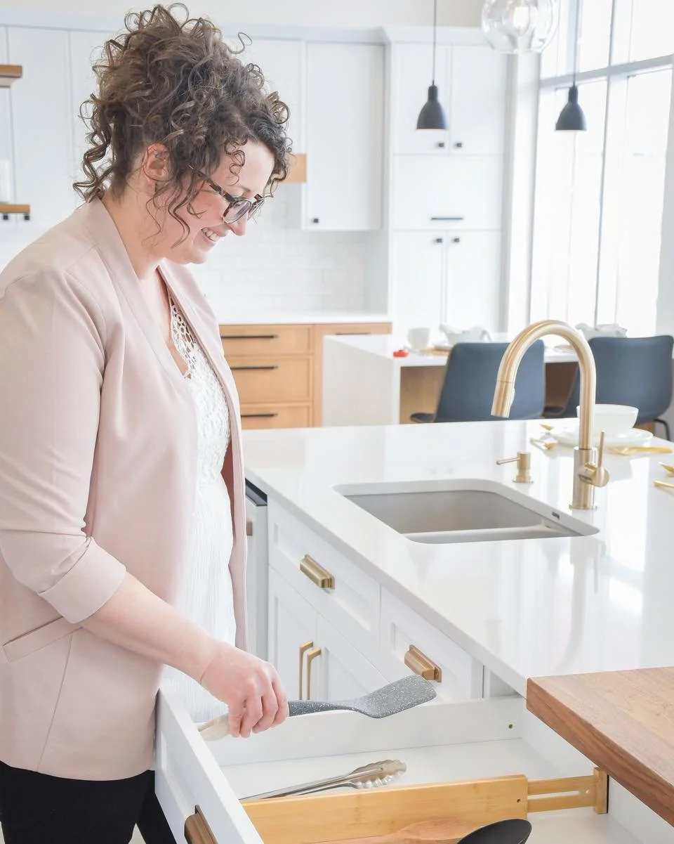 O&rsquo;RANGE TOUT 
 ✨ &ndash; L&rsquo;art de vitaminer les espaces✨

Chez O&rsquo;range Tout, chaque projet est une occasion de transformer votre quotidien.
Parce que vos espaces influencent votre &eacute;nergie, votre cr&eacute;ativit&eacute; et m&