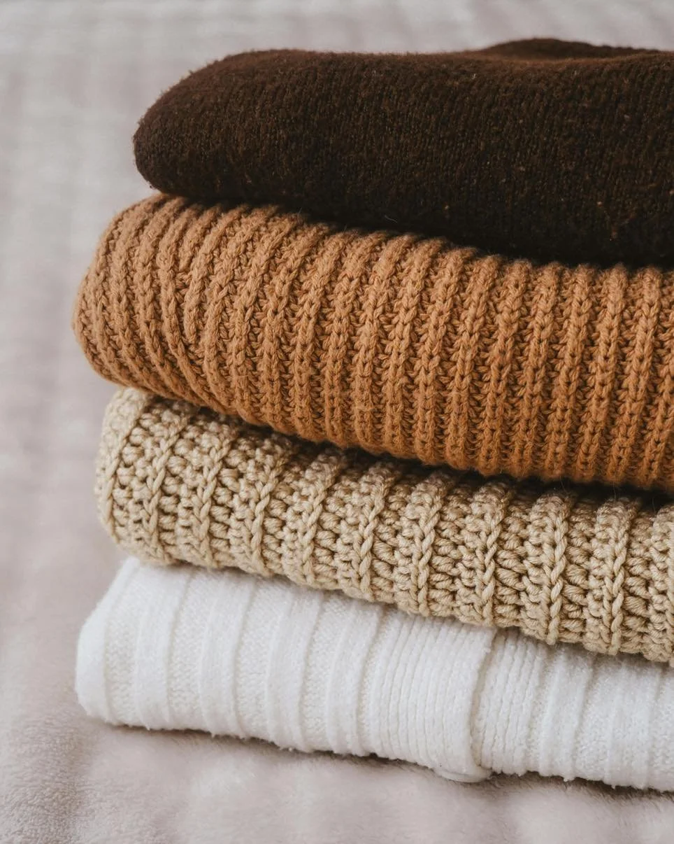 L&rsquo;automne frappe doucement &agrave; nos portes&hellip;
C&rsquo;est le moment parfait pour donner un petit coup de fra&icirc;cheur &agrave; nos garde-robes!

Faire de la place, ranger ce qu&rsquo;on ne porte plus, mettre en valeur nos morceaux p