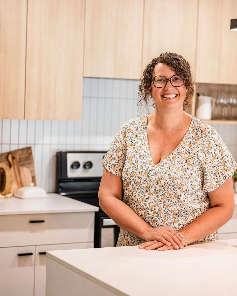 O&rsquo;range Tout, c&rsquo;est une histoire de c&oelig;ur.

Une passion profonde pour transformer les espaces&hellip;
et surtout, pour transformer la fa&ccedil;on dont on s&rsquo;y sent.

Depuis toujours, j&rsquo;aime organiser, harmoniser, faire ci