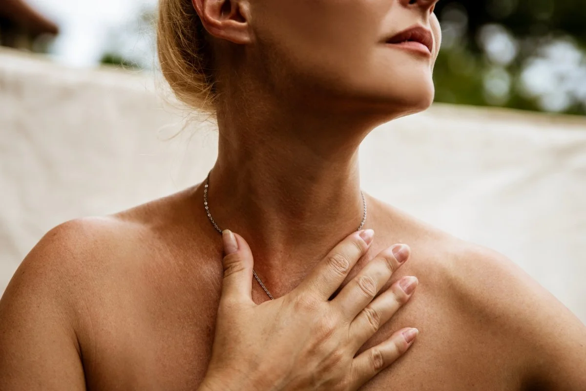 Richmond neck lift for turkey neck