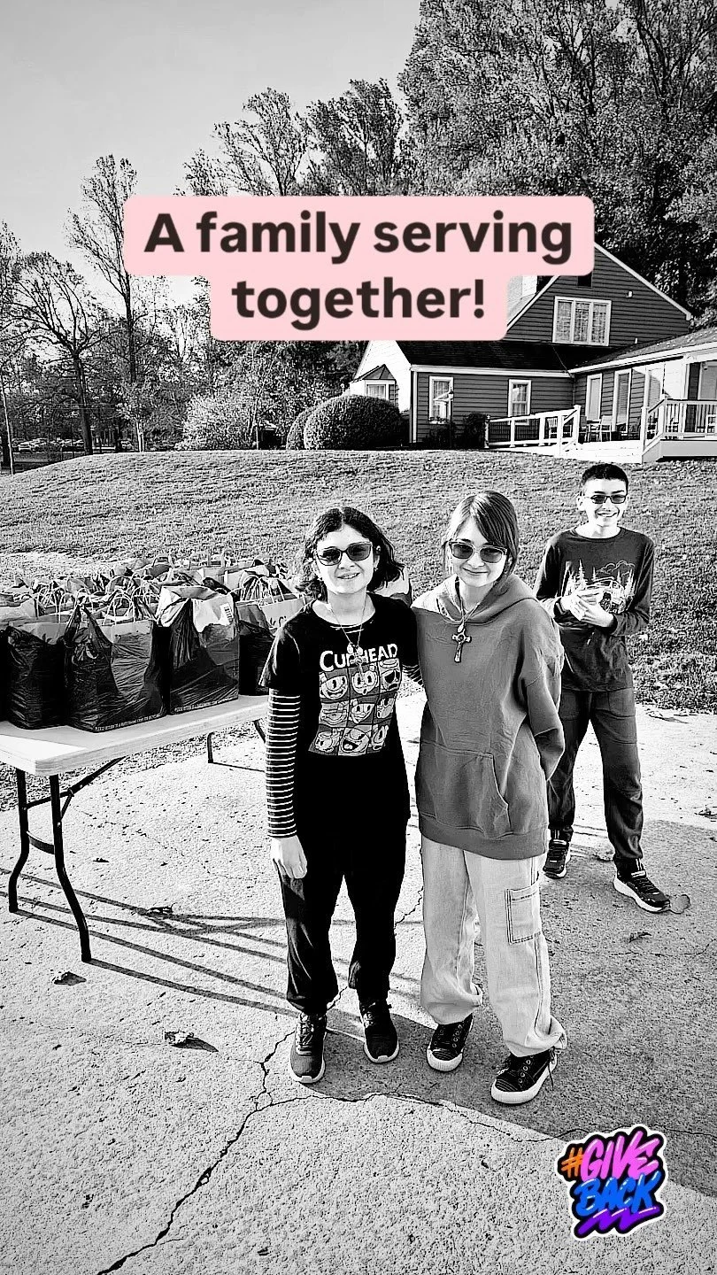 @beyondyourdoors there’s nothing more beautiful than watching a family show up and donate their time, energy, and love to help people who are in need. These are the type of memories. I love that we make. #why #community #family #memories #new