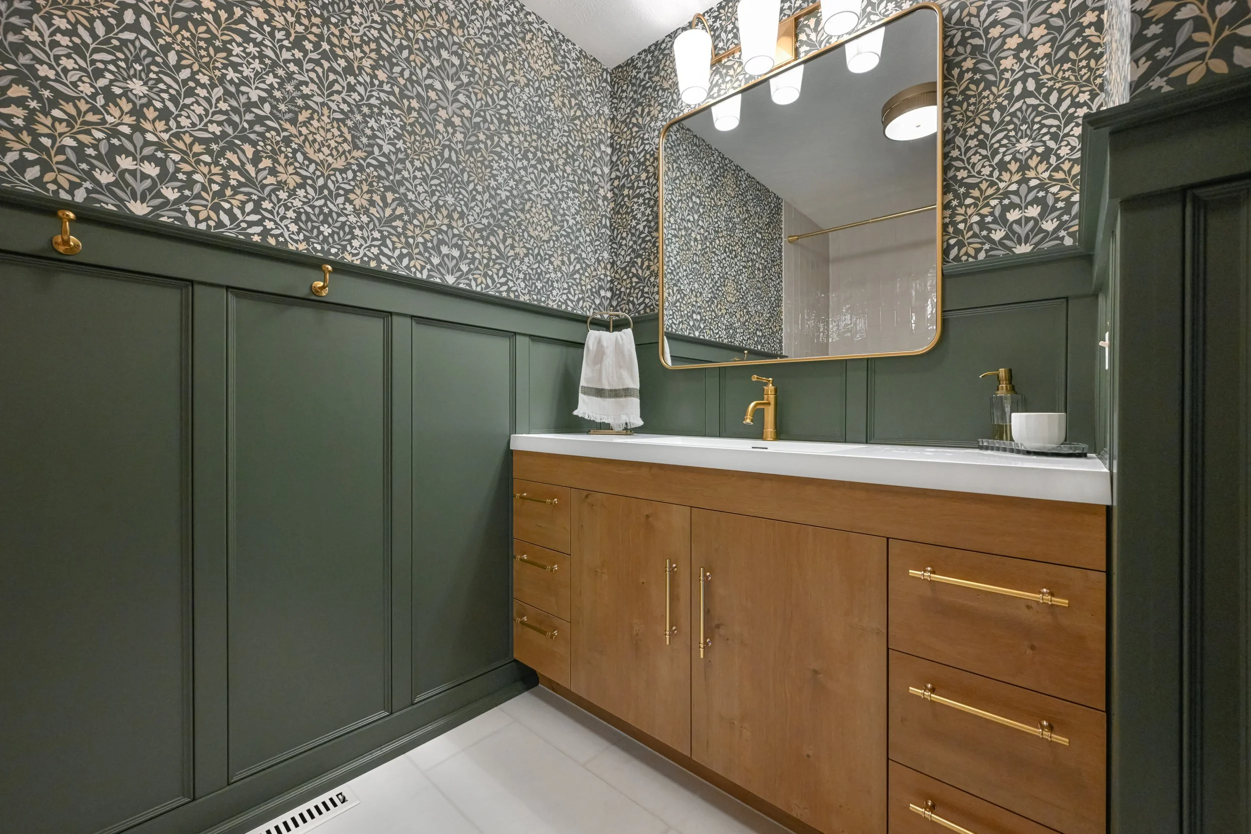 Green Bathroom RealEstate -1.jpg