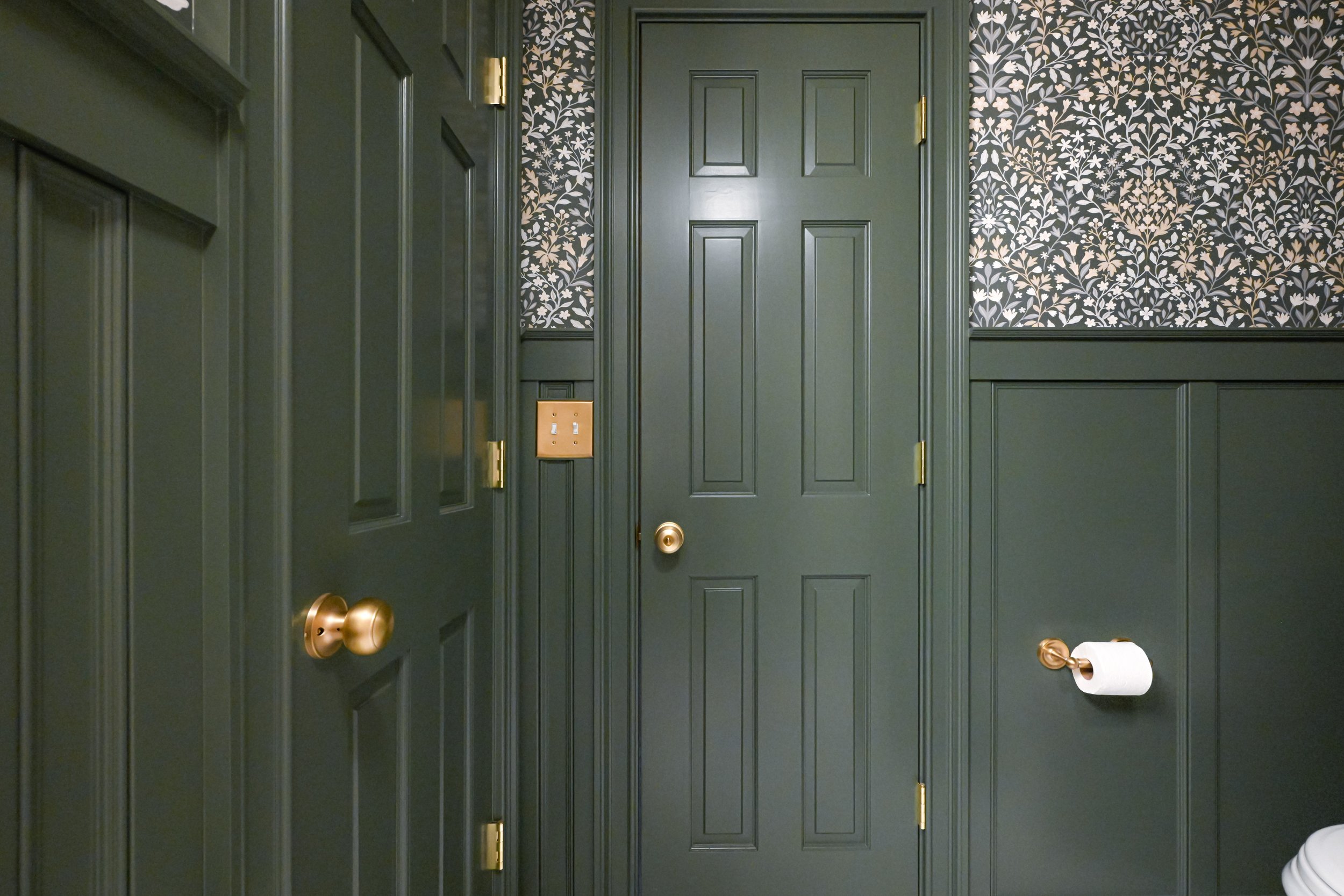 Green Bathroom RealEstate -4.jpg