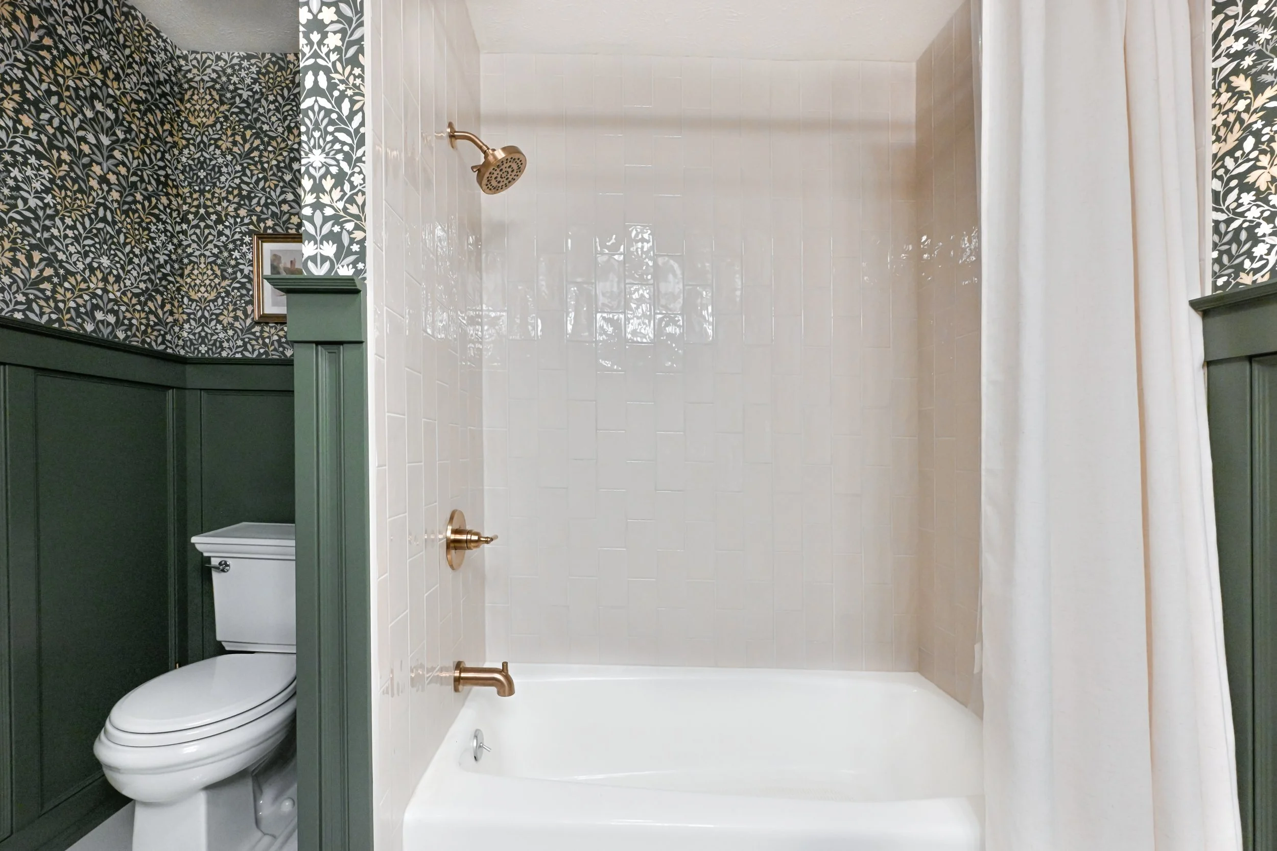 Green Bathroom RealEstate -3.jpg