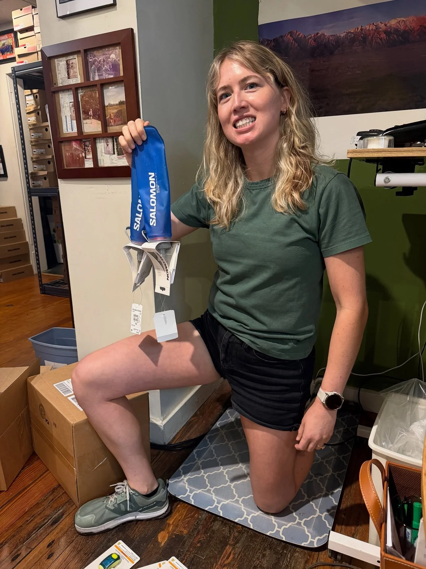 Holding our @salomonrunning flasks like men hold fish. 🐟

#runninghumor #running #runners #run #runner #jusrunning #jusrunningavl #asheville
