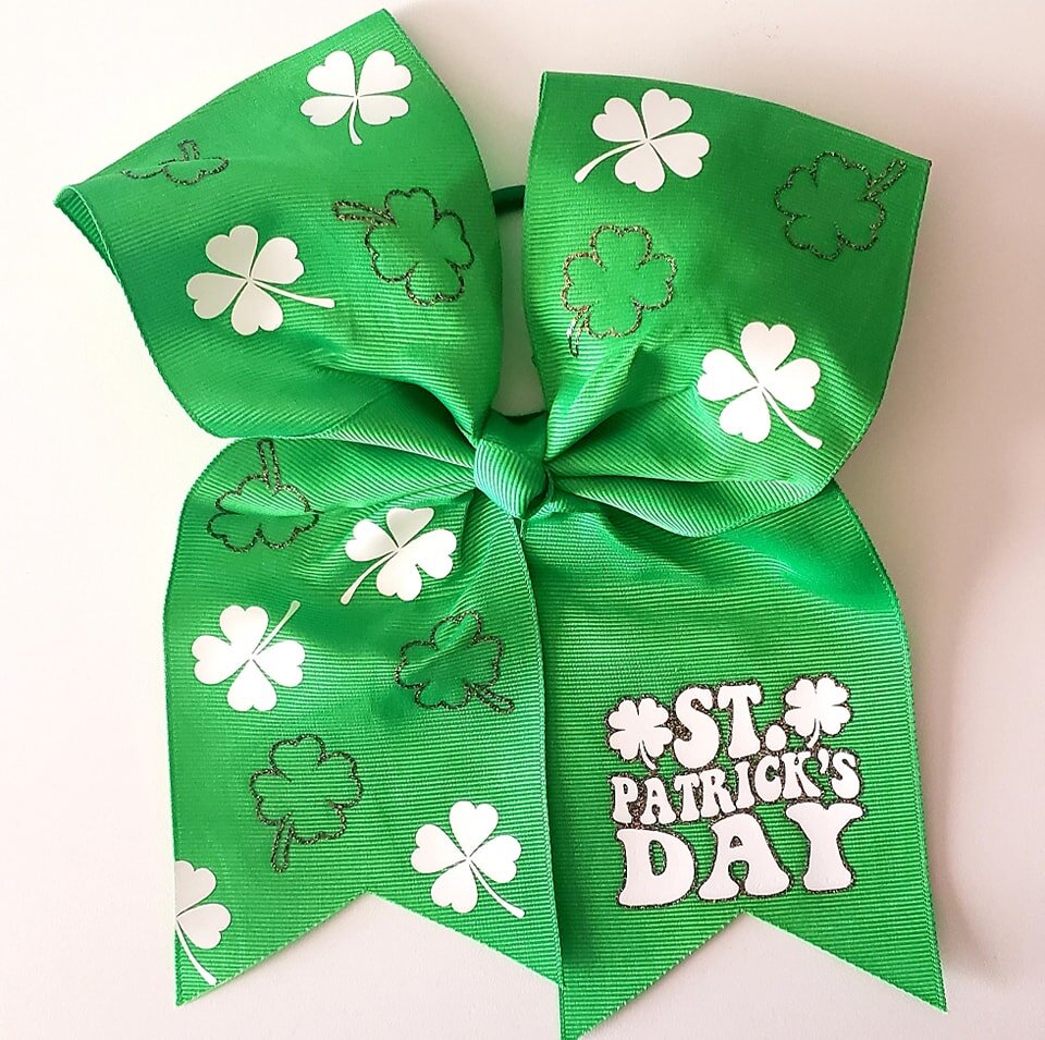 Happy St. Patrick's Day everyone!!
Here's a custom bow I did for a customer for this very green day.