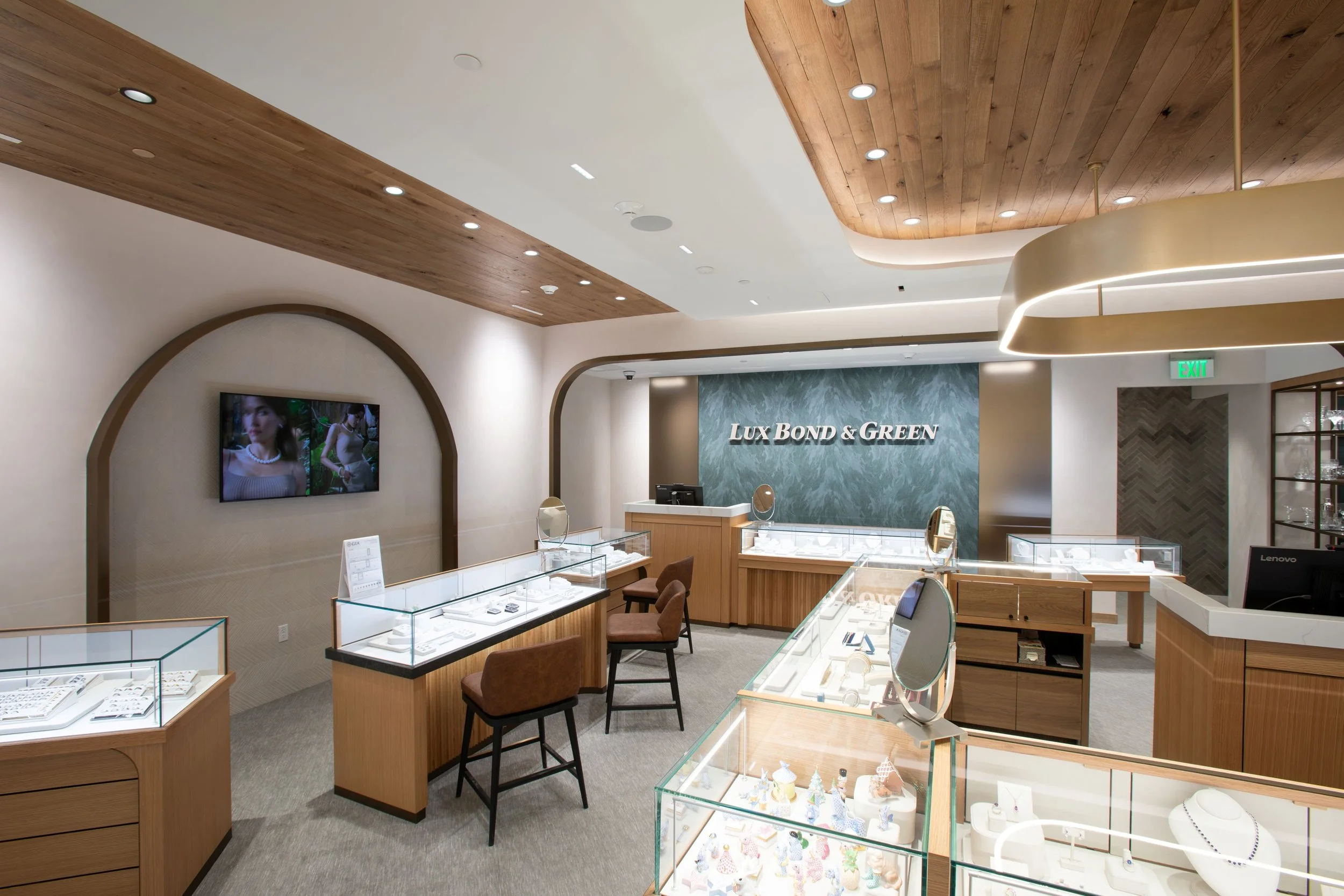 Lux Bond & Green Glastonbury_Z9A0071.jpg