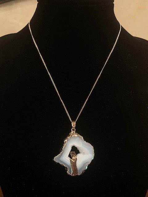 Elegant Geode Necklace