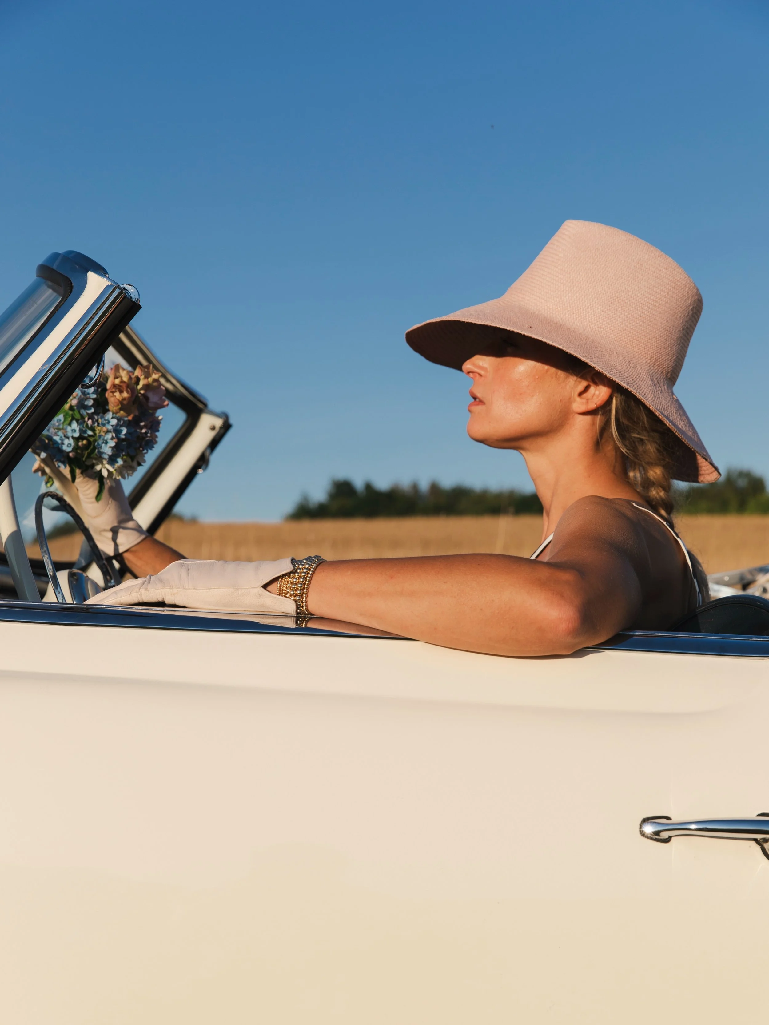 Get in, we&rsquo;re going old school and posting photos on Instagram without a hook or anything! 

Photos by me @raquel.furman with @svenja.co_ in our ongoing collaboration where we create without rules and go all out with our &ldquo;what if&rdquo; &