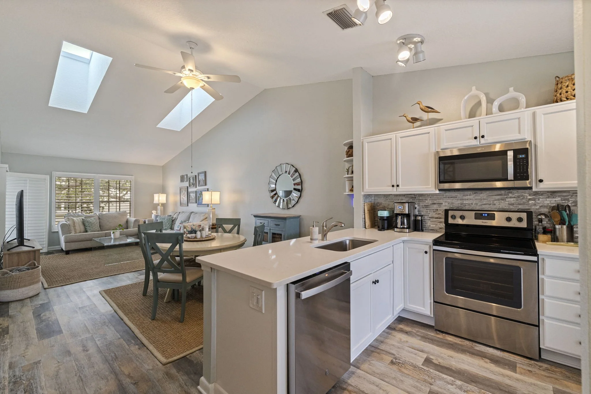 4-web-or-mls-AB3_12321 Sun Vista Ct W-4.jpg