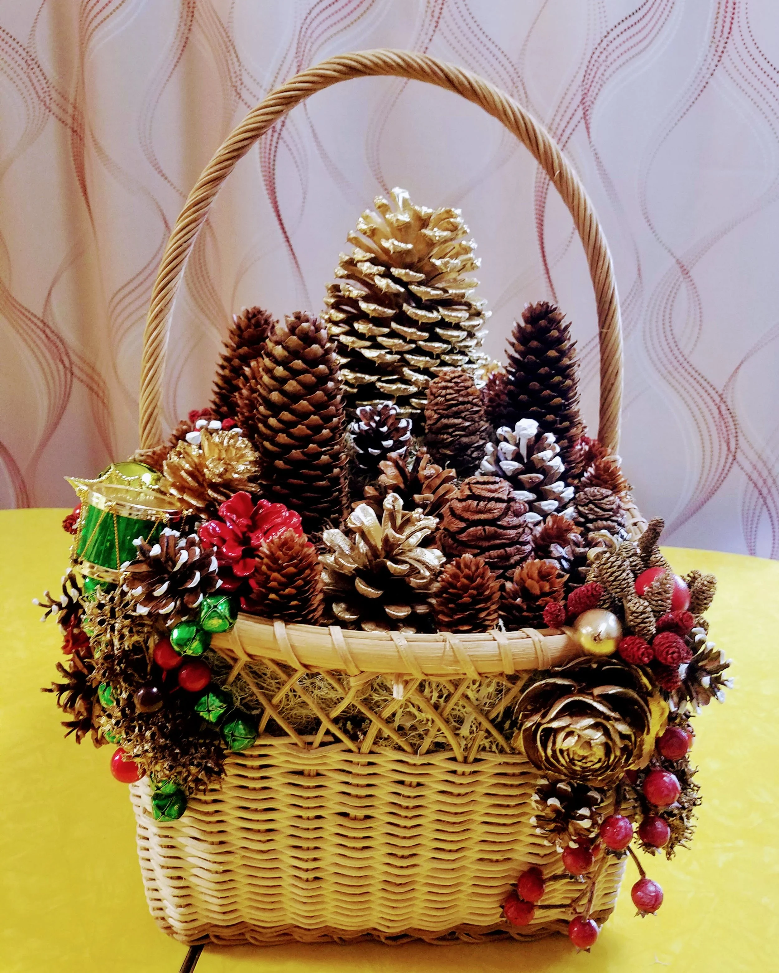 Pine Cone Holiday Basket - Gold