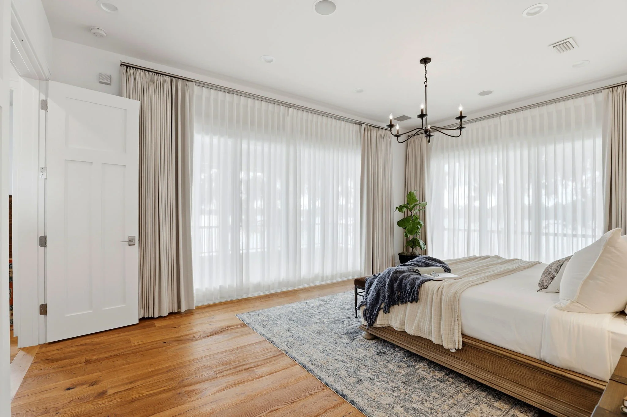 5-web-or-mls-2118-lake-dr.jpg