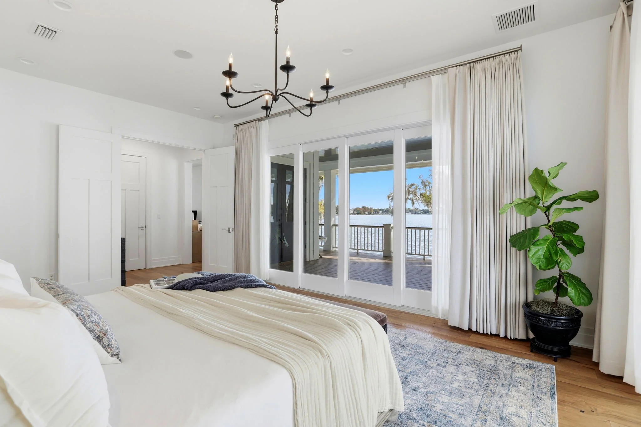 7-web-or-mls-2118-lake-dr.jpg