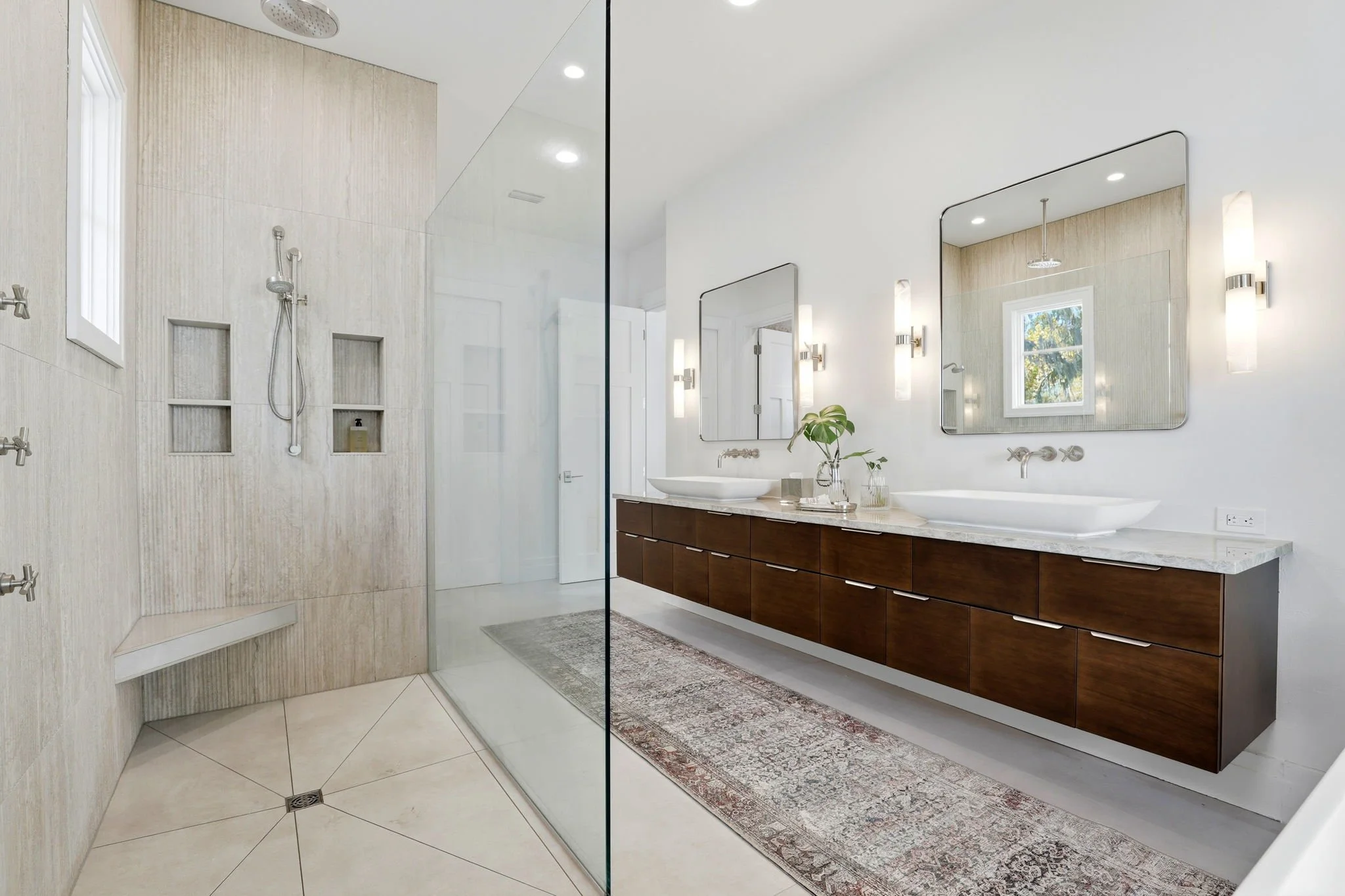 15-web-or-mls-2118-lake-dr.jpg