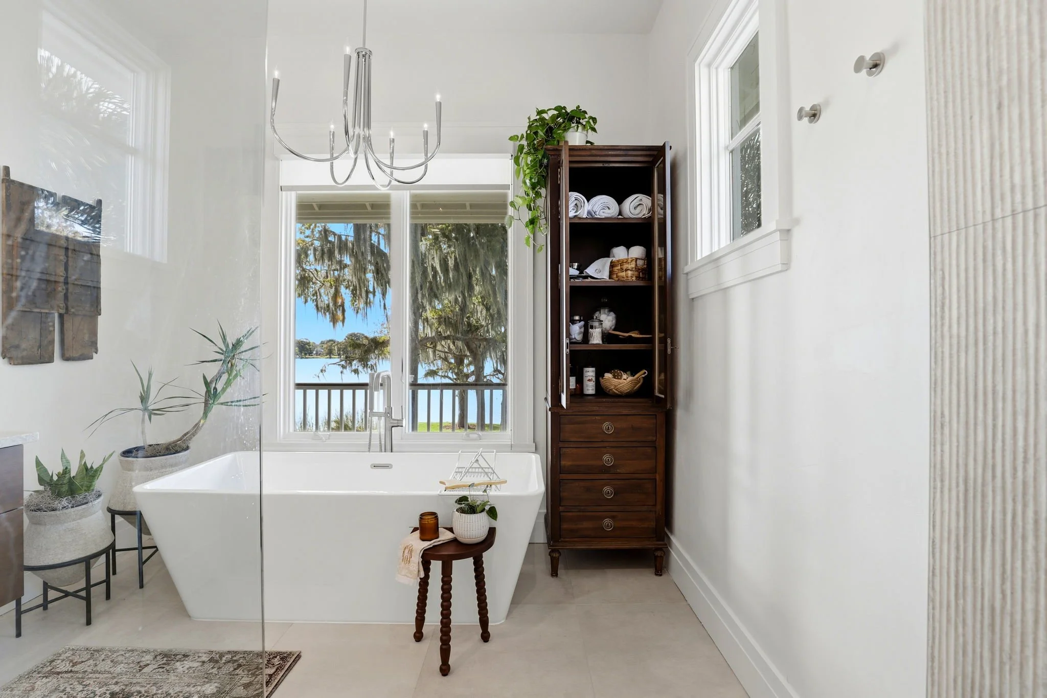 18-web-or-mls-2118-lake-dr.jpg