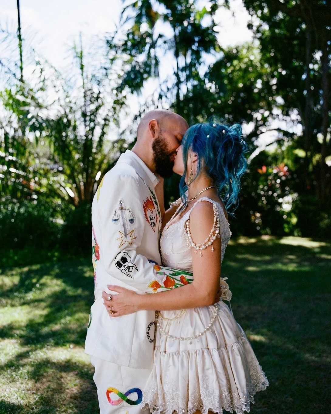 💙🩵🤍Hair color, style and makeup gorgeous bride @pangeakalivirga 🩵💙🤍#gorgeousbride #bluehair #pravanavivids #miamibeachhairstylist #miamihairstylist #miamibeach