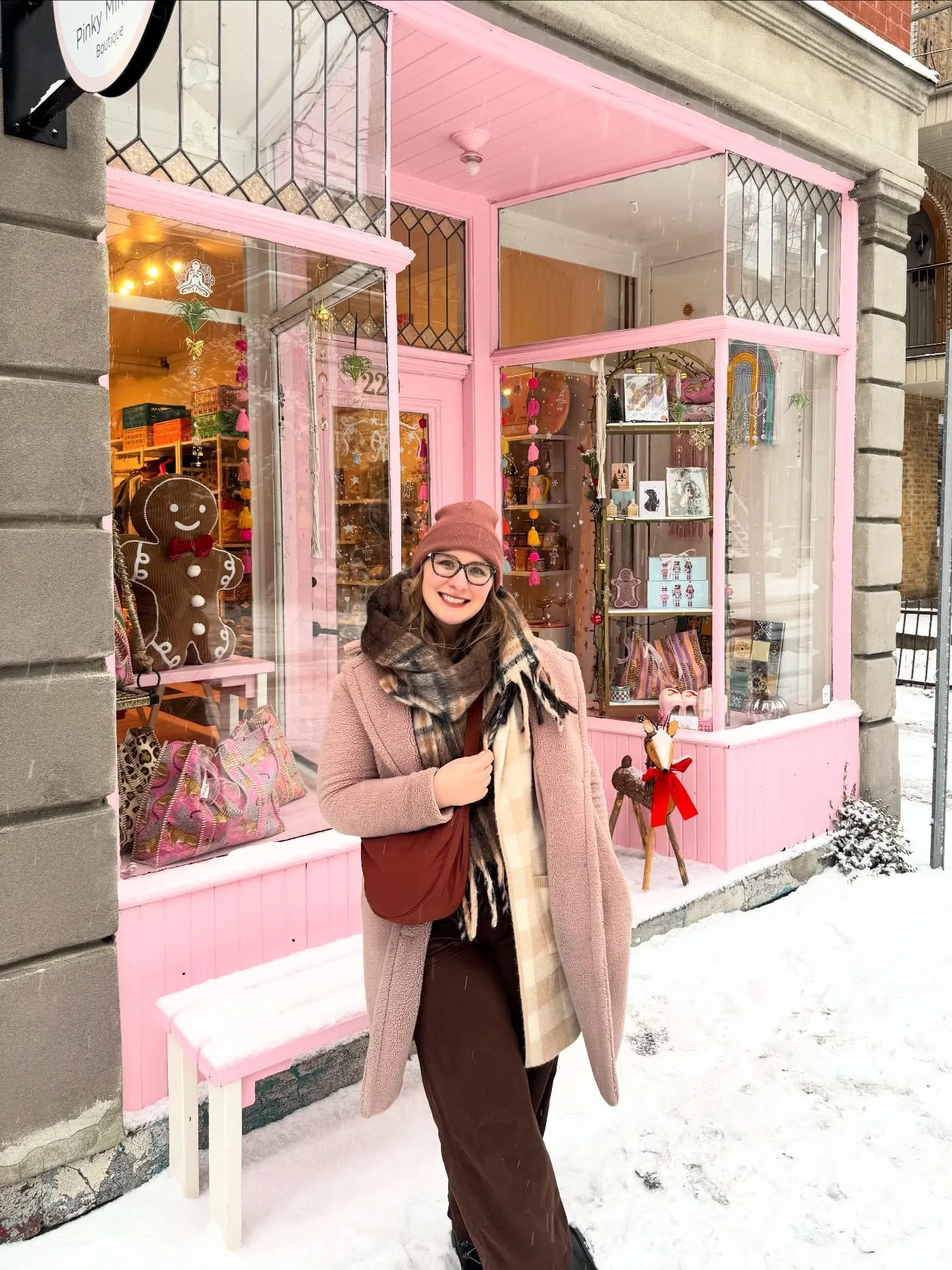 Happy holidays from your pink-loving, retro-obsessed, flower-forever brand designer 🌷

I&rsquo;m so grateful for this little community, the creative business owners I get to work with and a year full of growth, learning and blooming into new seasons