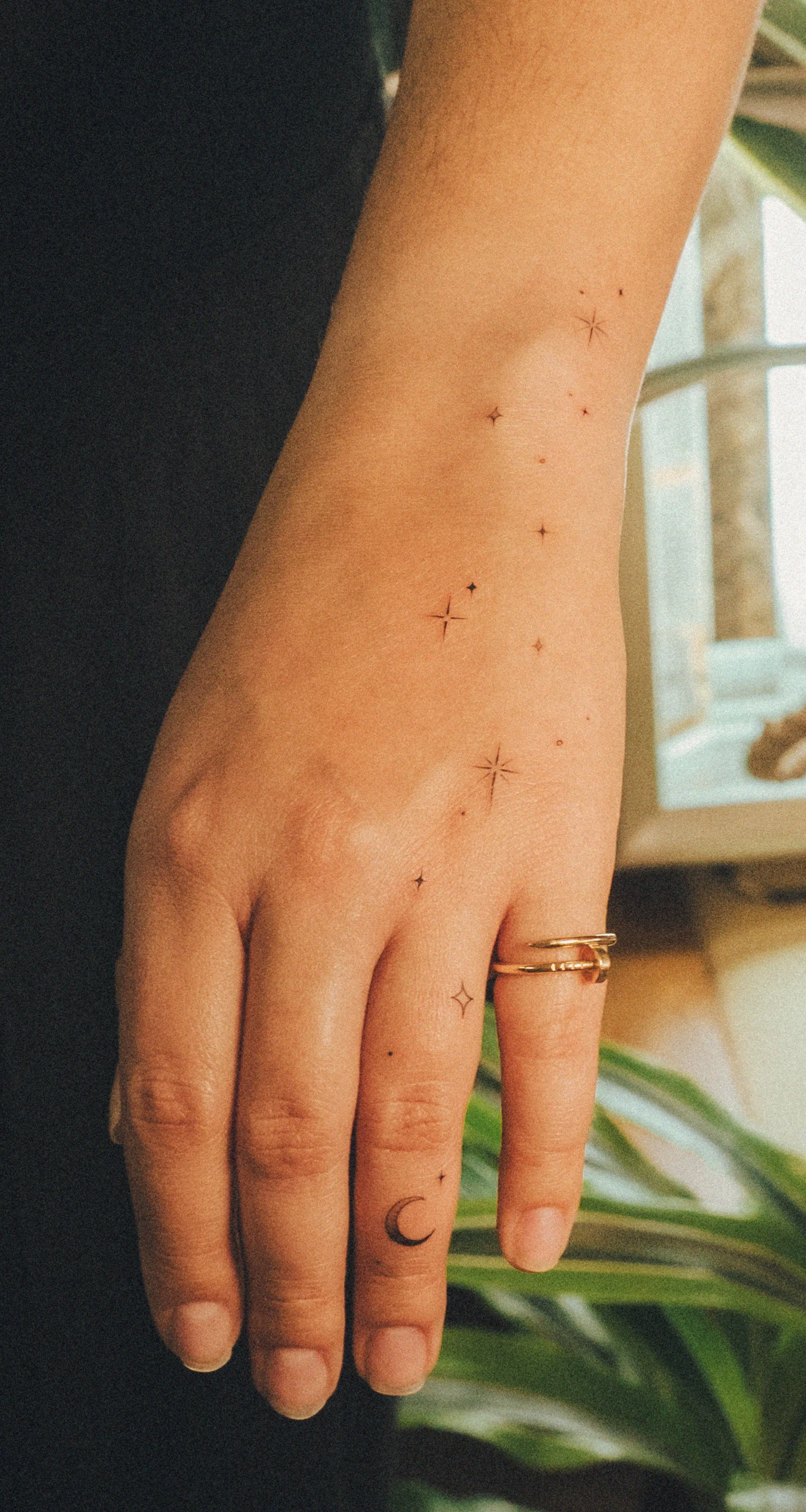sparkle-finger-star-hand-tattoo-elpaso-texas-tattoo.jpg