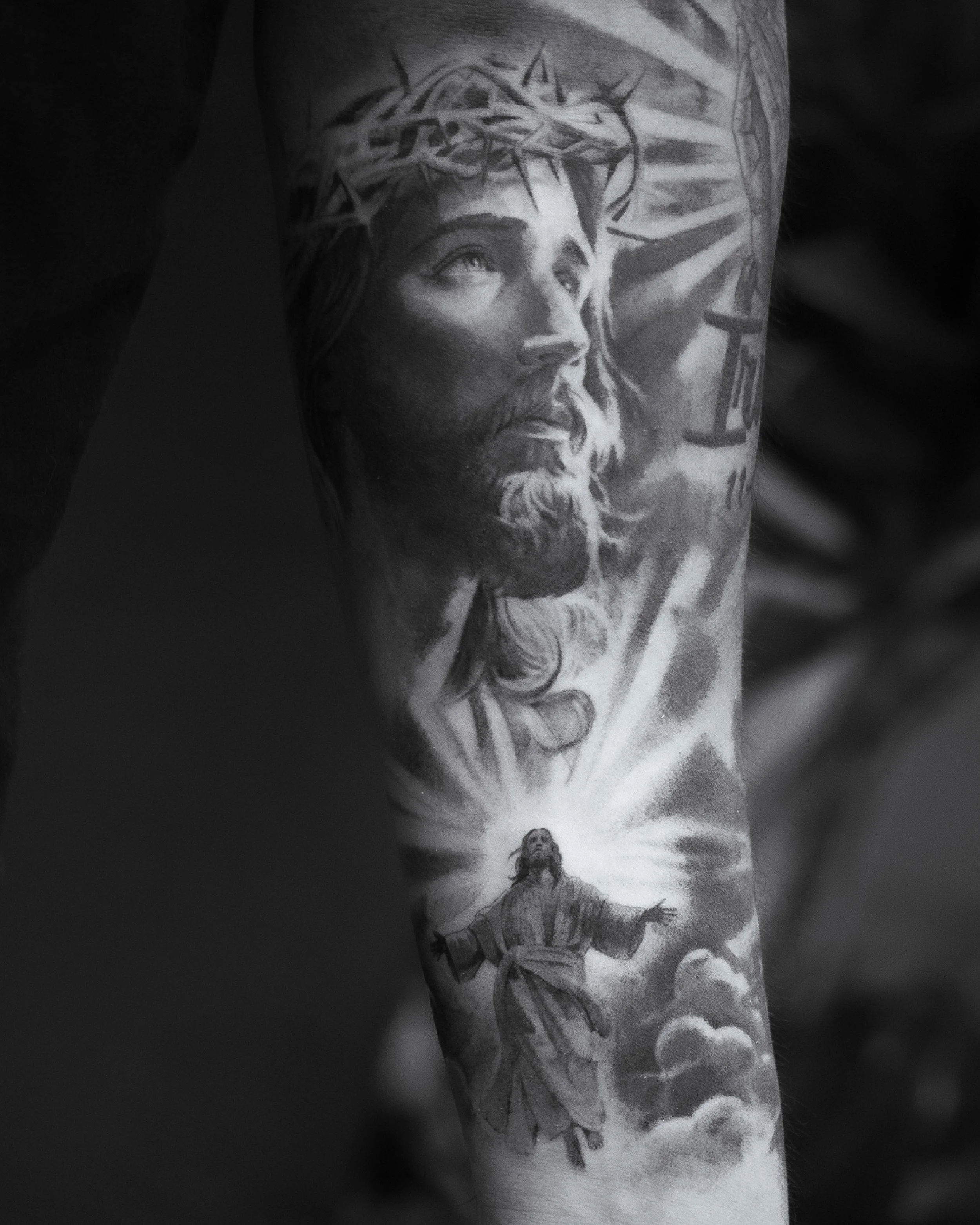 tat2love-besttattooselpaso-elpaso-blackandgreytattoo-jesustattoo-religioustattoo-besttattoo-fineline.jpg