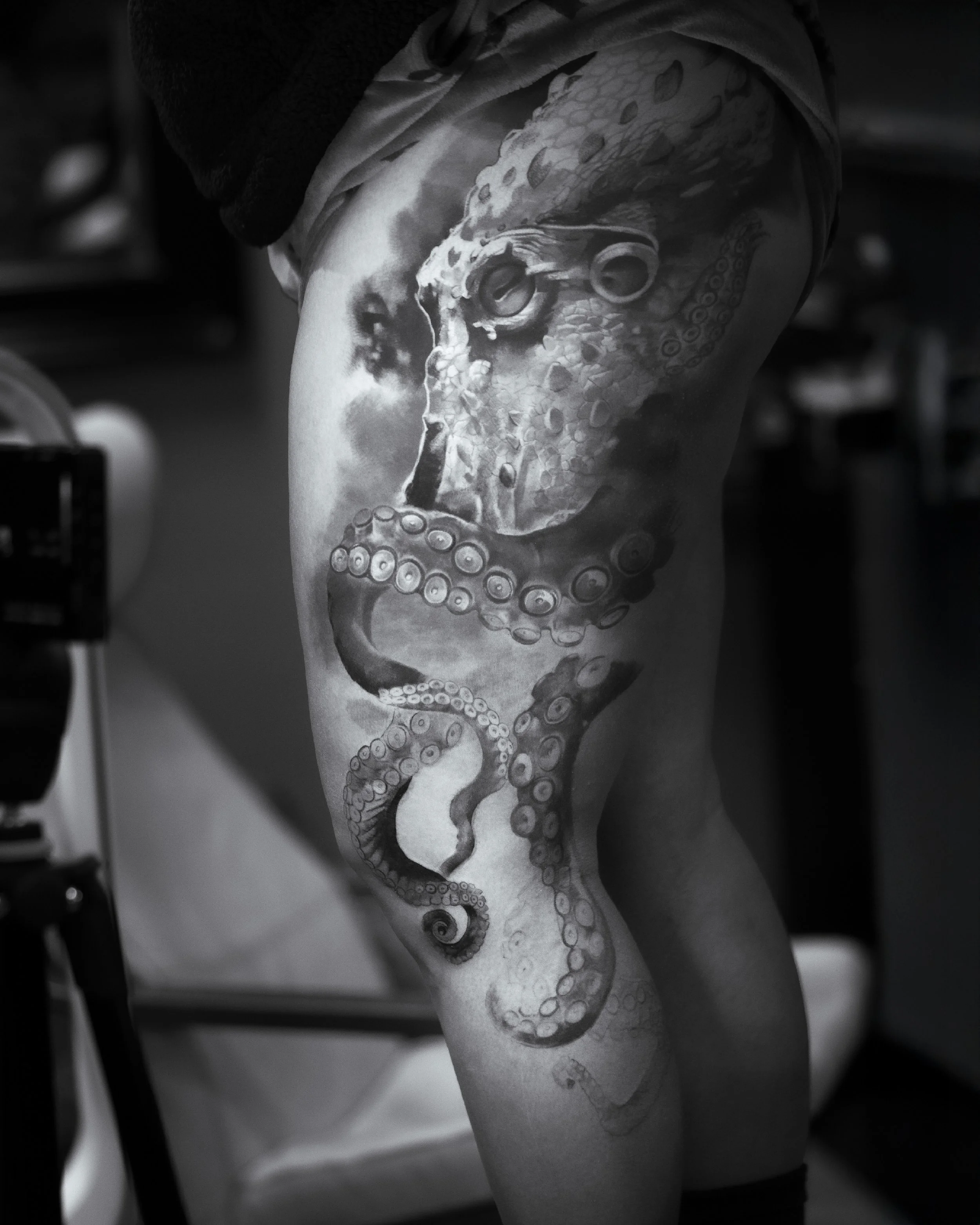 tat2love-blackandgrey-legsleeve-octopustattoo-besttattooselpaso-elpaso-blackandgreytattoo-besttattoo-fineline.jpg