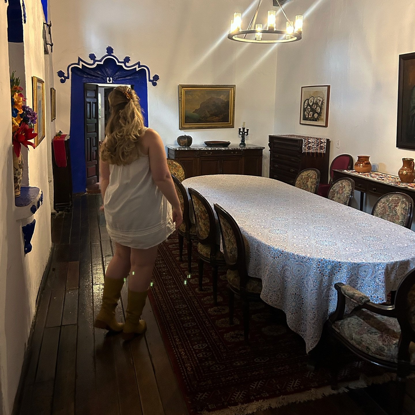 staying down the road from Frida&rsquo;s childhood home with my friends