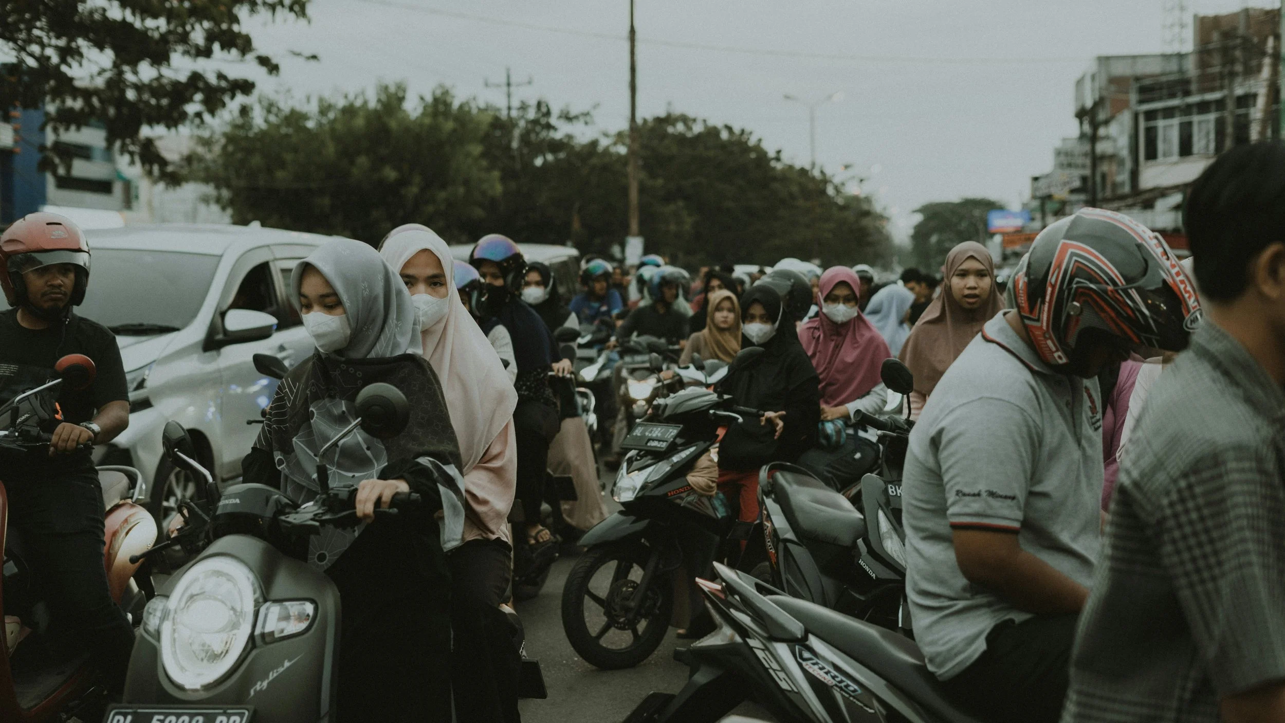 Ketika Perempuan Muda Menopang tapi Tidak Diakui