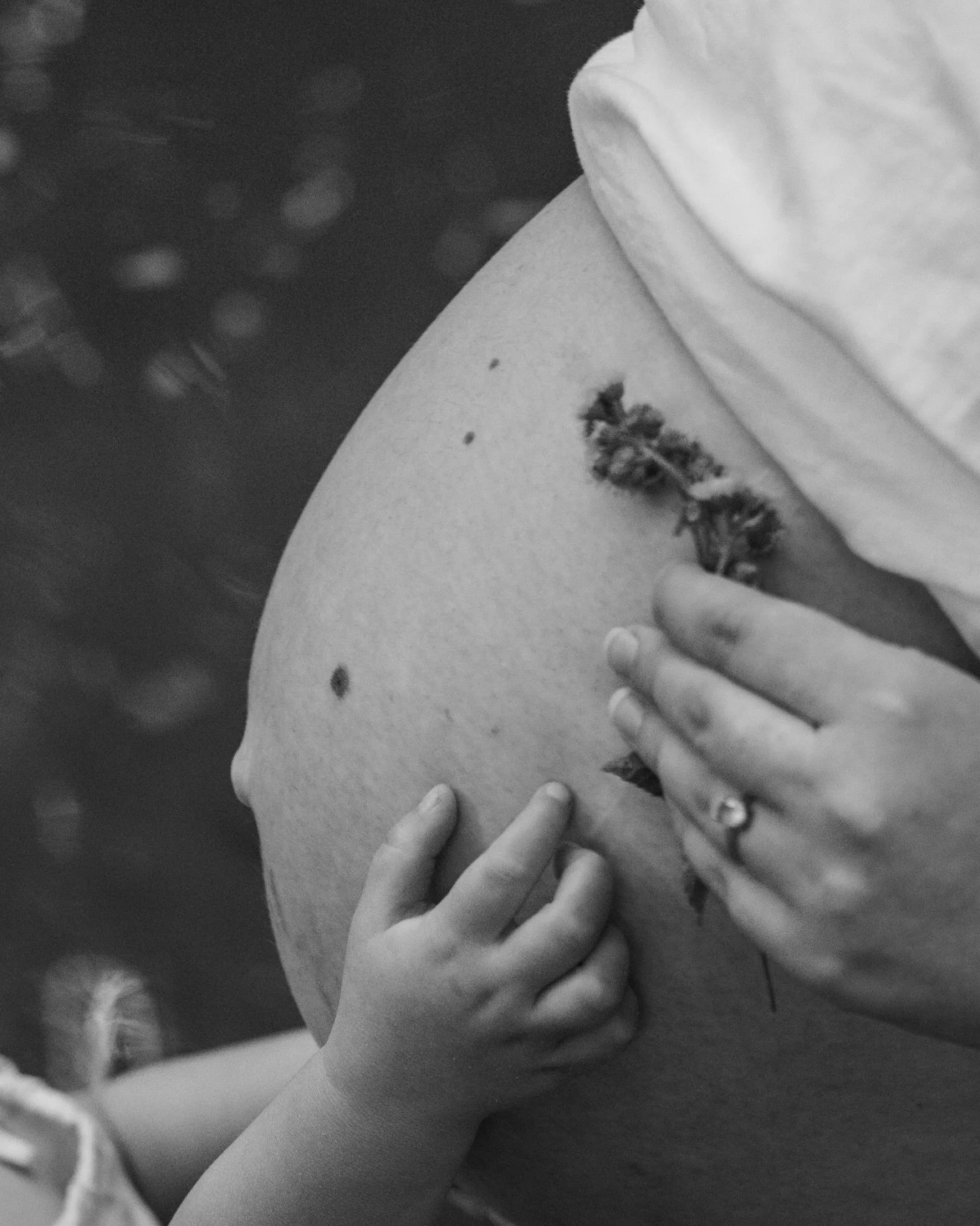 🤍🖤

@allibellue + @natfknespiritu 

#photography #couples #maternity #goldcoast #maternityphotoshoot #familyphotos #authenticlovemag
