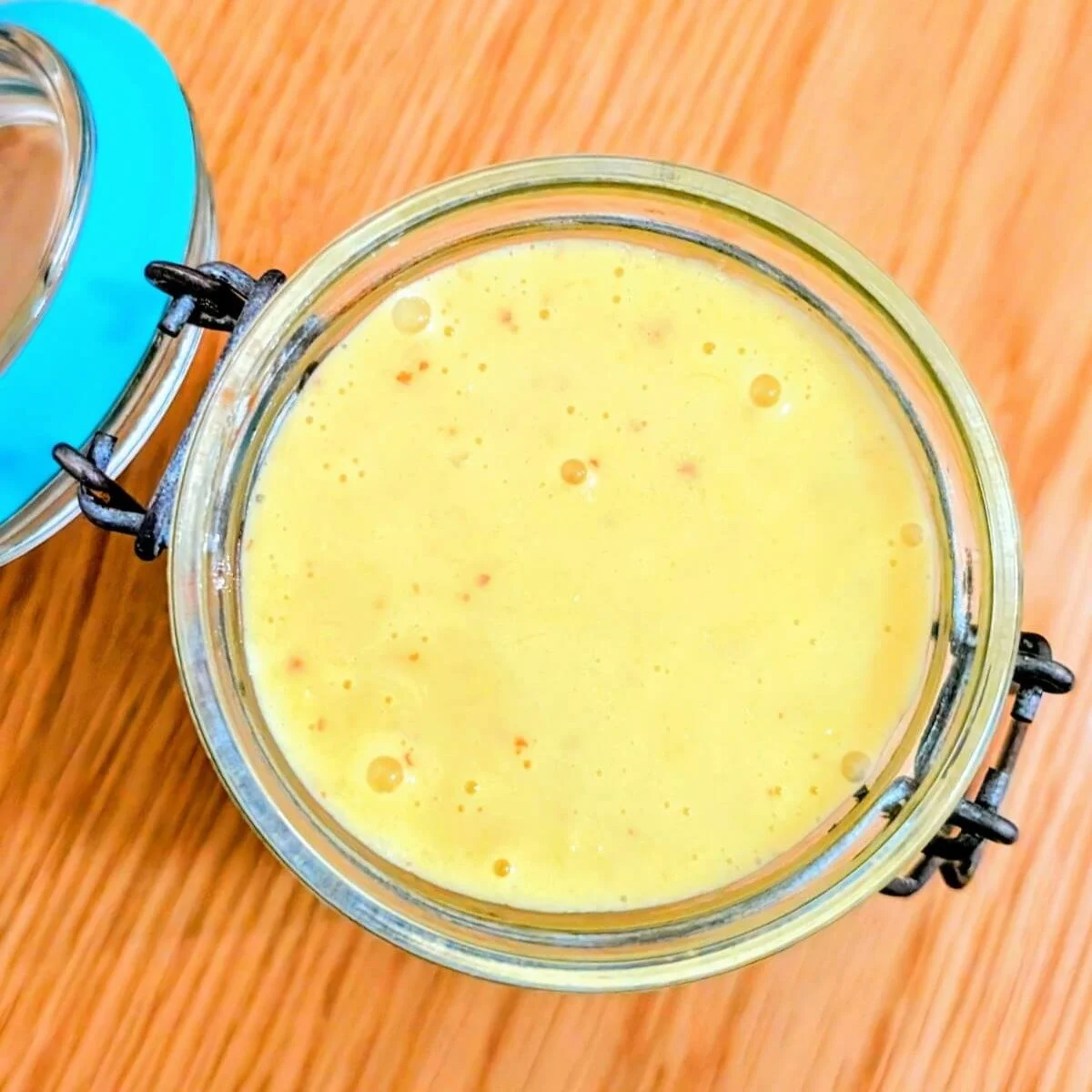 This preserved lemon vinaigrette tastes like sunshine in a jar ☀️🍋

It&rsquo;s one of my favorite ways to use the pulp, which often gets overlooked. Most recipes focus on the preserved lemon rind, but the pulp and brine are packed with flavor too&md
