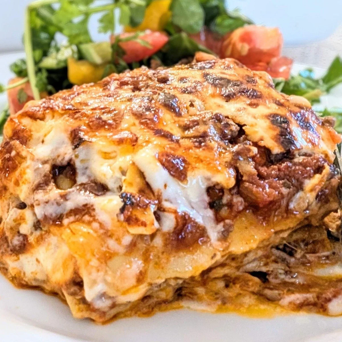 Do you use ricotta or bechamel in your lasagna? 🍝

For me, it&rsquo;s gotta be bechamel. It adds a creamy, indulgent layer that balances the acidity of the tomatoes and helps the layers hold together beautifully.

My go-to lasagna is stacked high wi