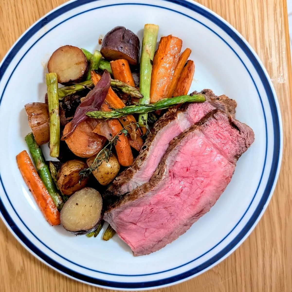 Let&rsquo;s talk about carryover cooking. 🔥🥩

I pulled this boneless prime rib roast from the oven at an internal temp of 115&deg;F and let it rest until the temp stopped rising (about 20 minutes), landing at a final temp of 126&deg;F. When I slice